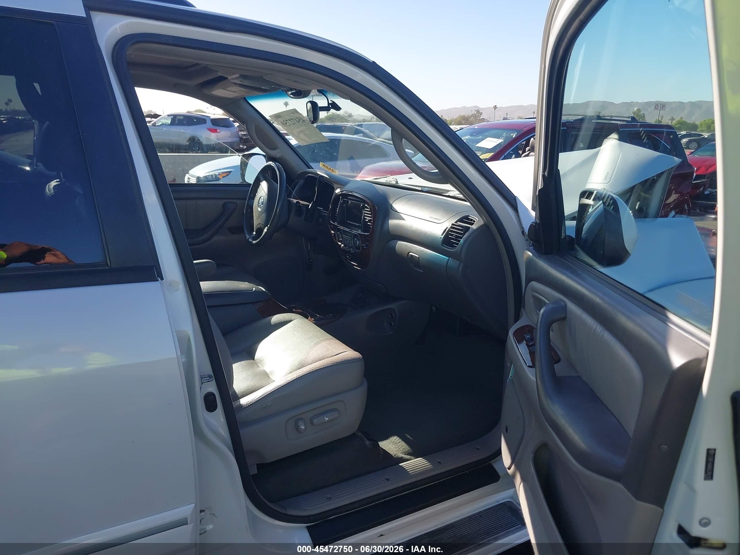2006 Toyota Sequoia Limited V8 White vin: 5TDBT48A66S266102