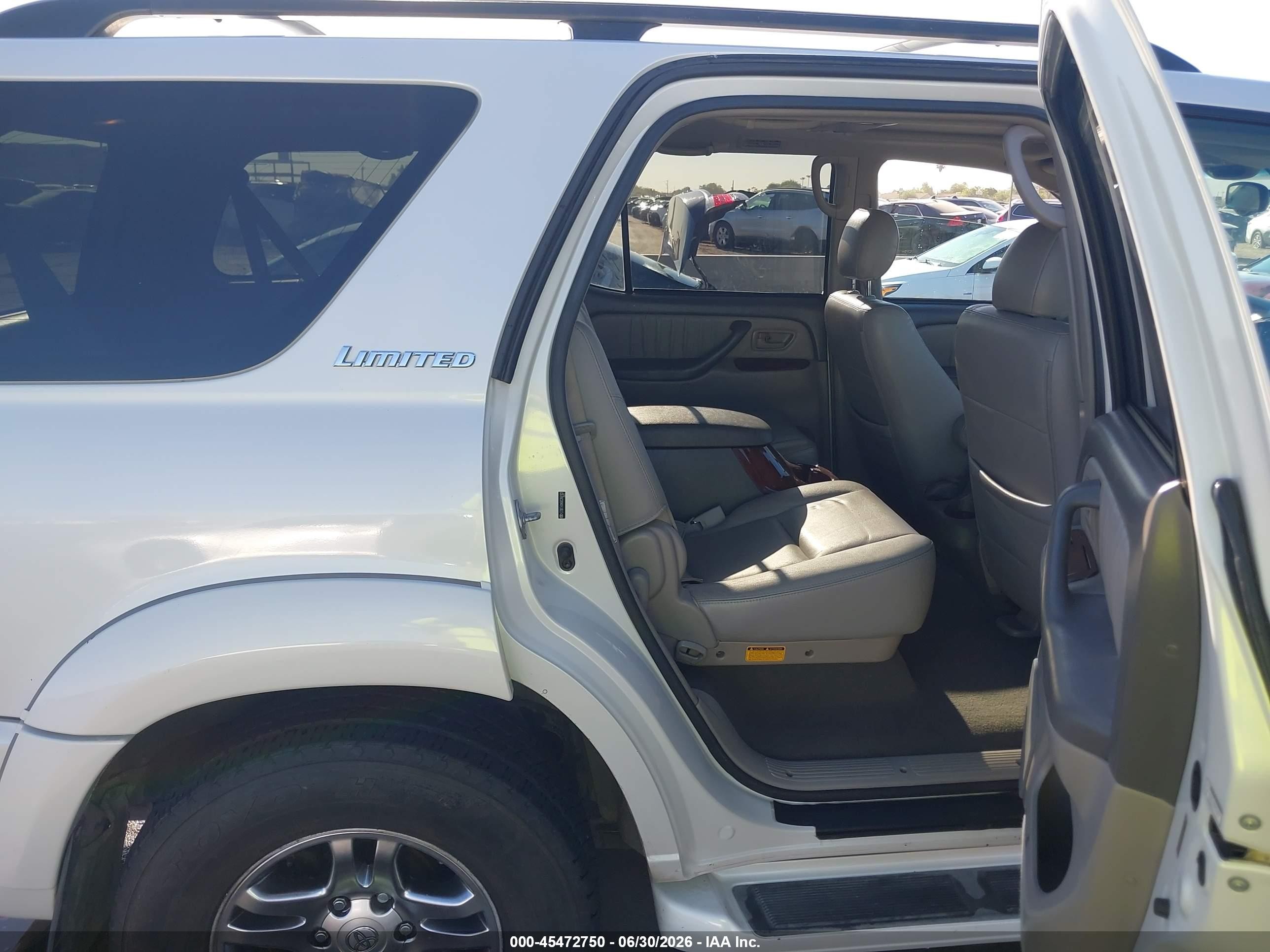 2006 Toyota Sequoia Limited V8 White vin: 5TDBT48A66S266102