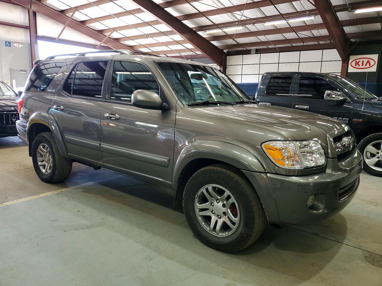 2006 Toyota Sequoia Limited Silver vin: 5TDBT48A66S269940