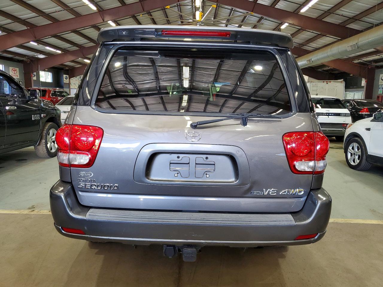 2006 Toyota Sequoia Limited Silver vin: 5TDBT48A66S269940