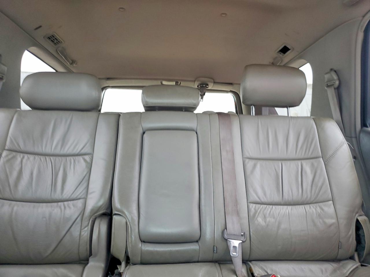 2002 Toyota Sequoia Limited White vin: 5TDBT48A72S058420