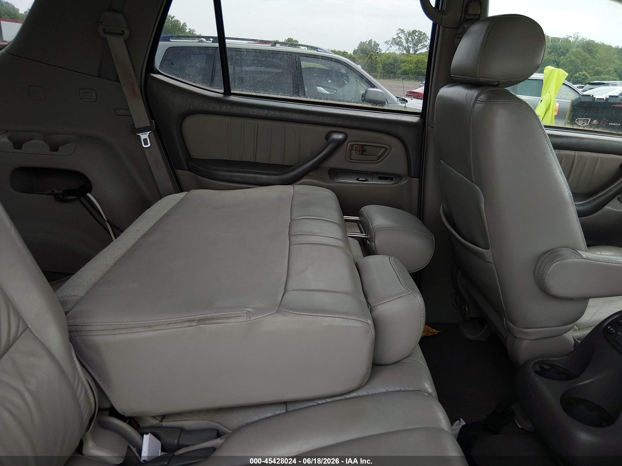 2002 Toyota Sequoia Limited V8 Gray vin: 5TDBT48A72S085889