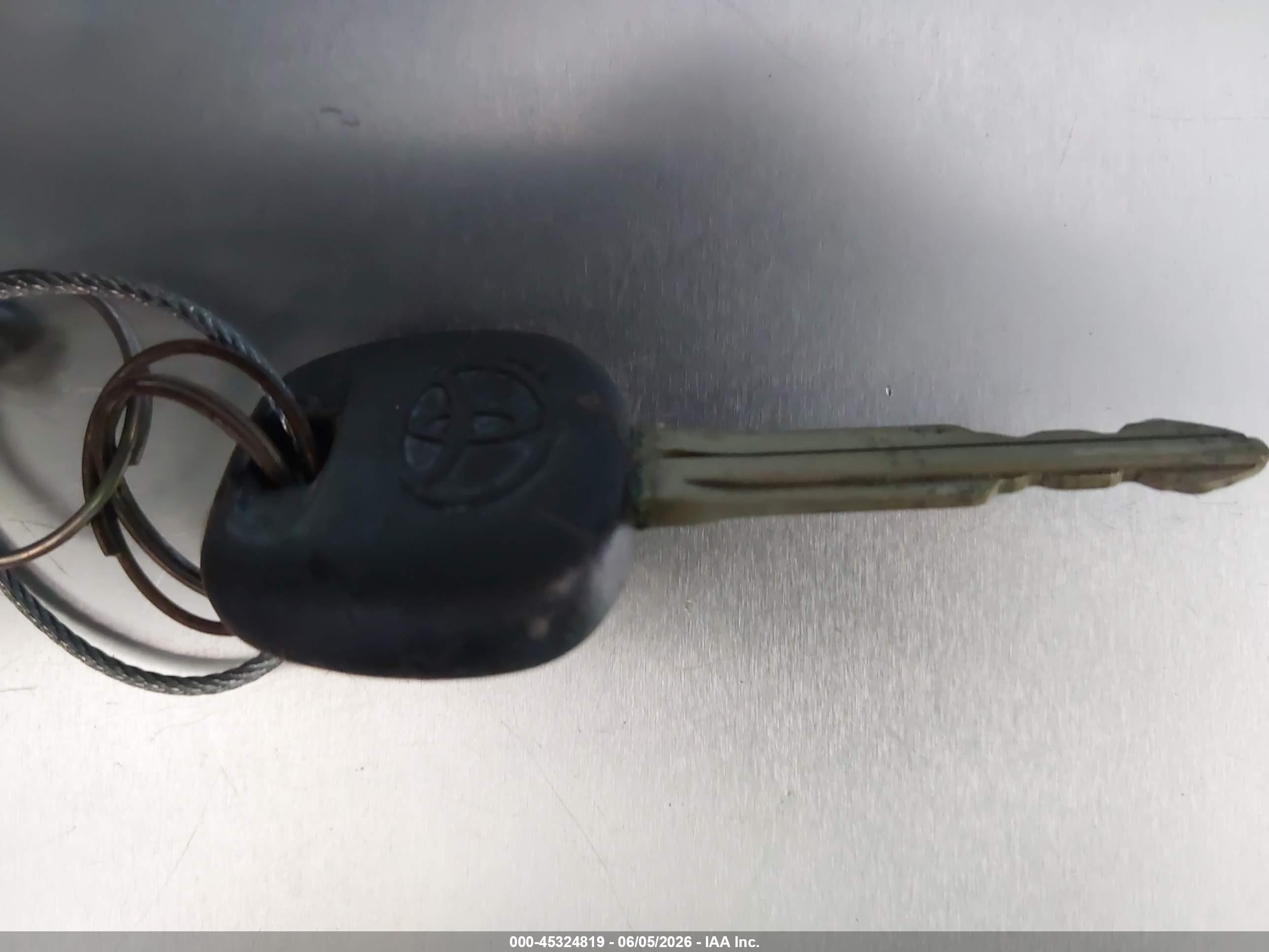 2003 Toyota Sequoia Limited V8 Серебряный vin: 5TDBT48A73S144246
