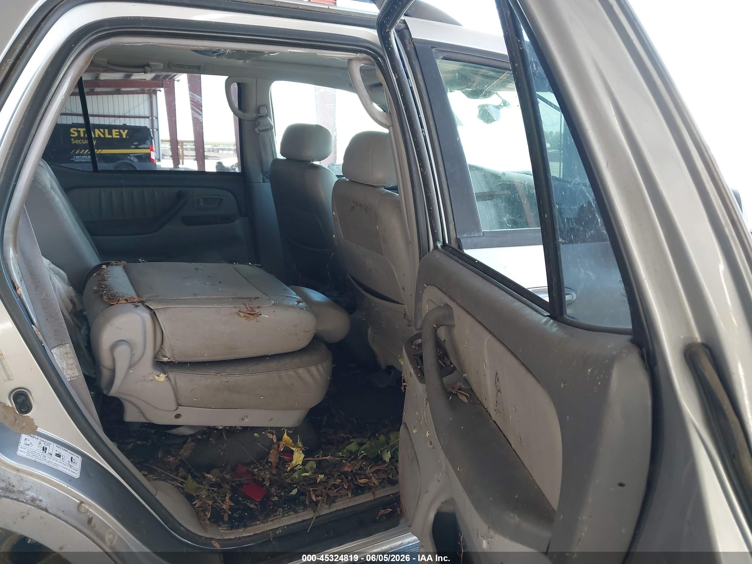 2003 Toyota Sequoia Limited V8 Серебряный vin: 5TDBT48A73S144246