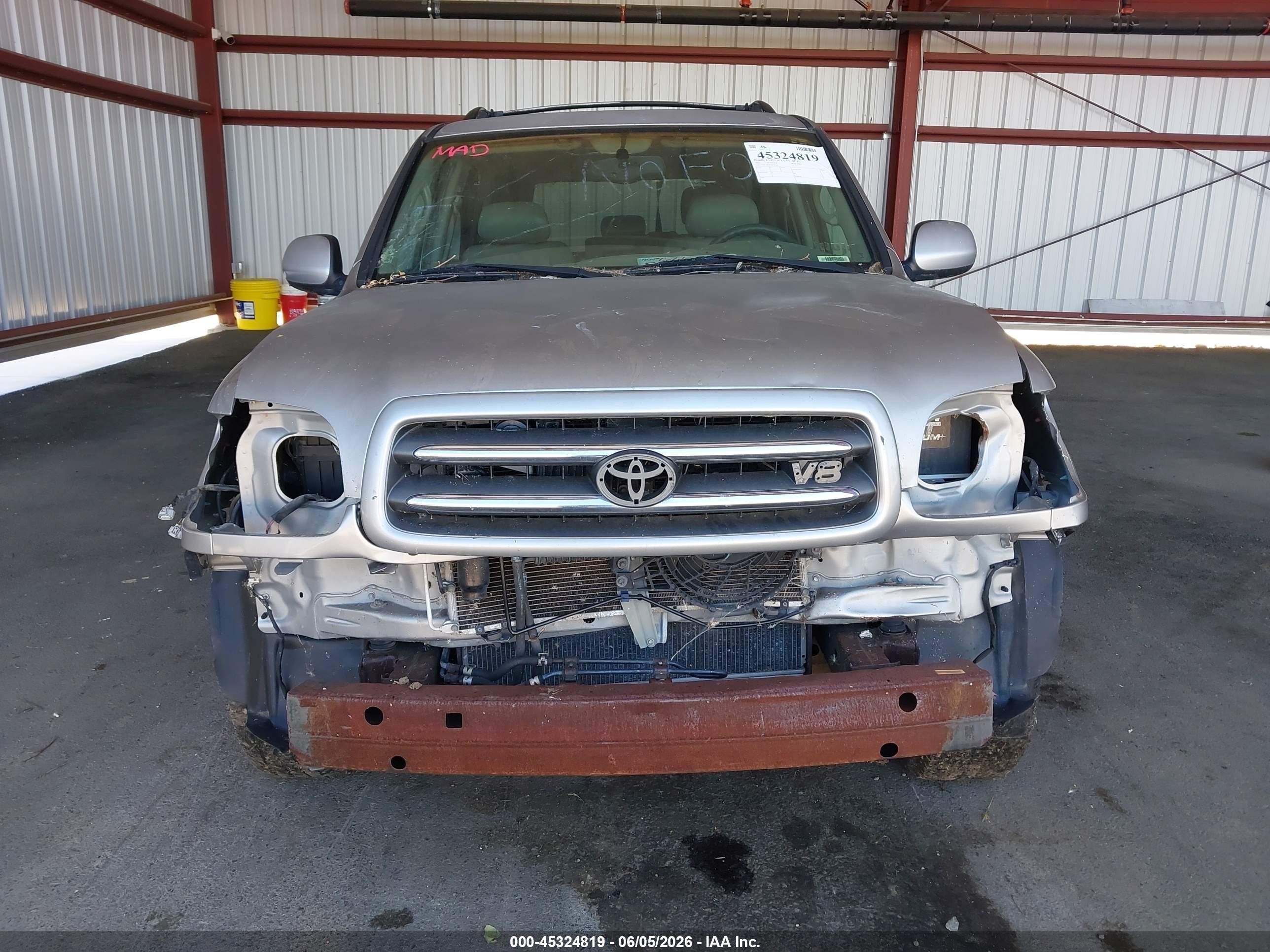 2003 Toyota Sequoia Limited V8 Серебряный vin: 5TDBT48A73S144246