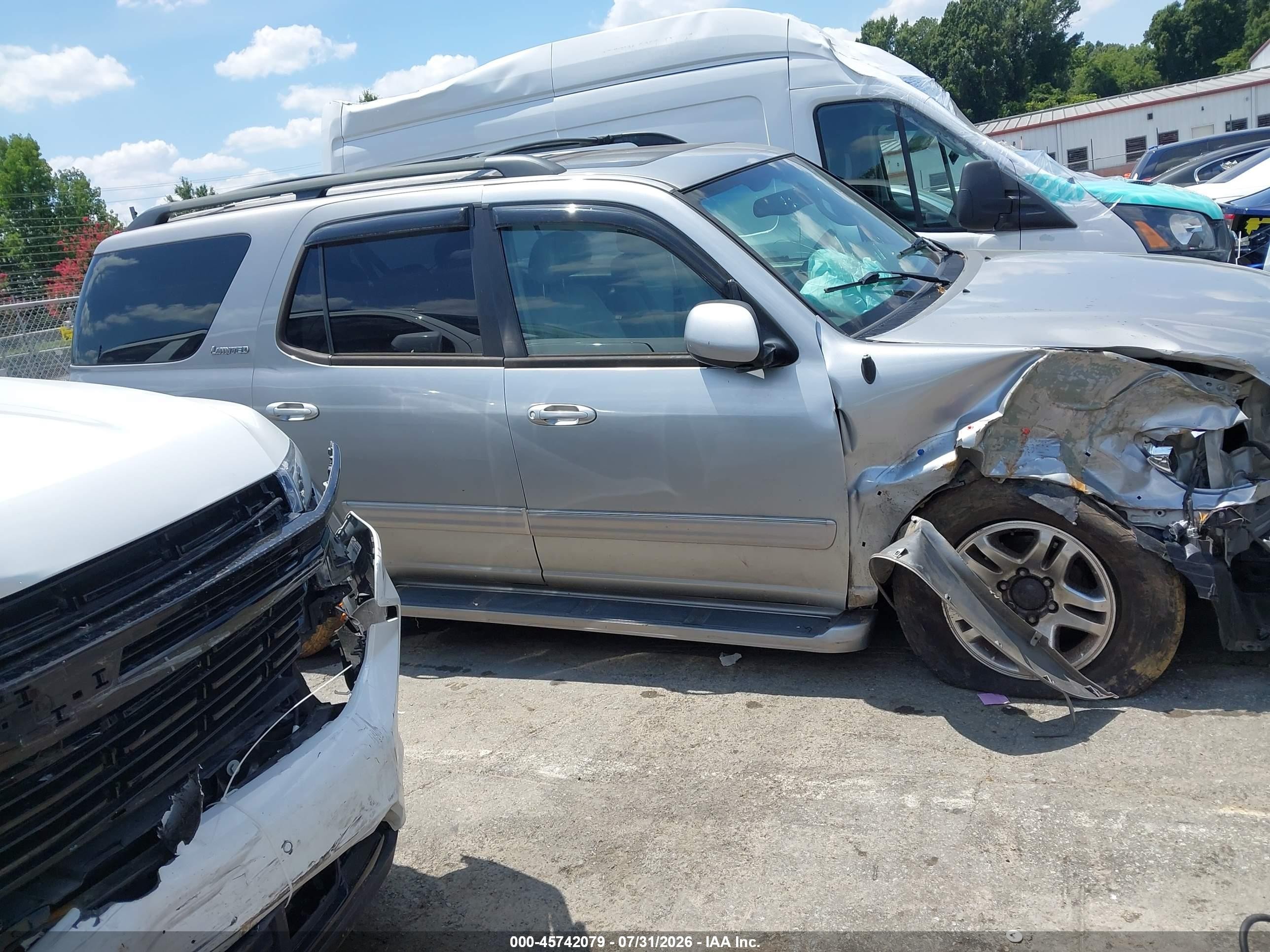 2003 Toyota Sequoia Limited V8 Silver vin: 5TDBT48A73S171950