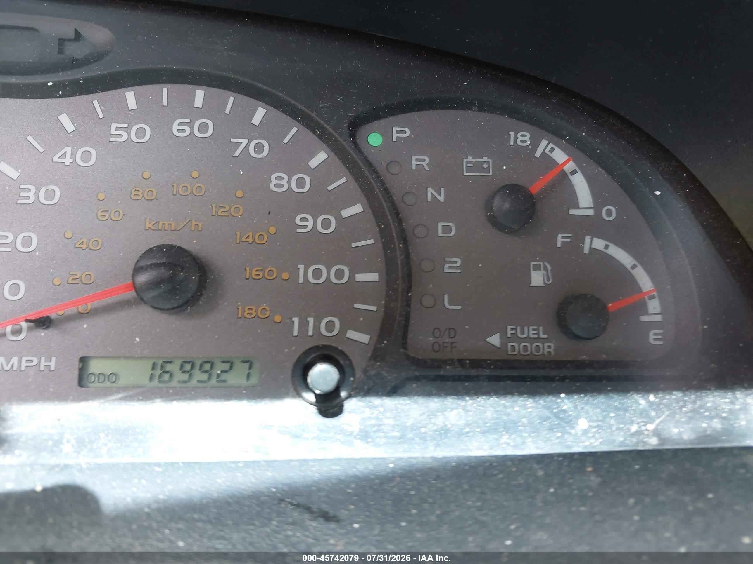 2003 Toyota Sequoia Limited V8 Silver vin: 5TDBT48A73S171950
