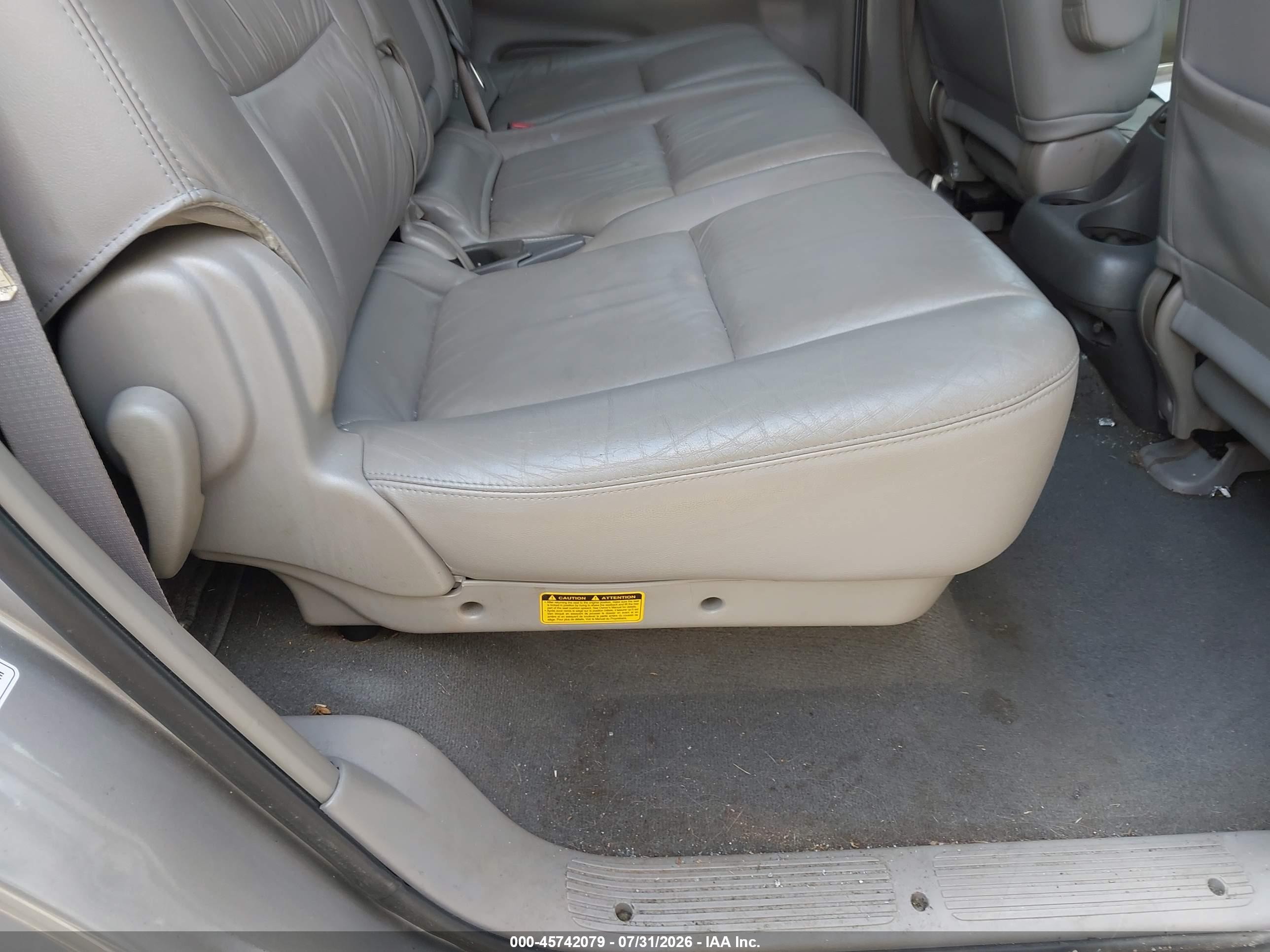 2003 Toyota Sequoia Limited V8 Silver vin: 5TDBT48A73S171950