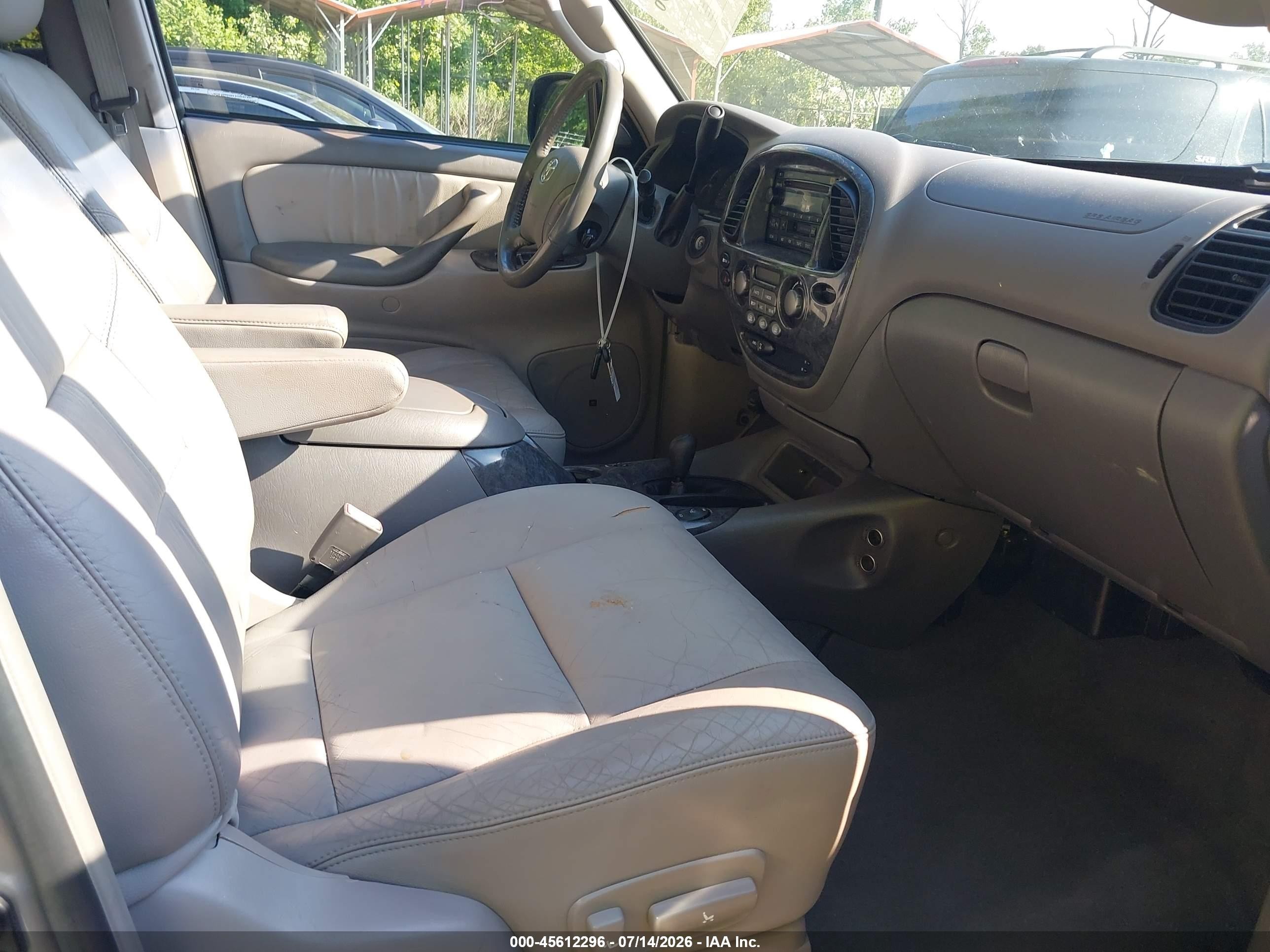 2004 Toyota Sequoia Limited V8 Silver vin: 5TDBT48A74S228620
