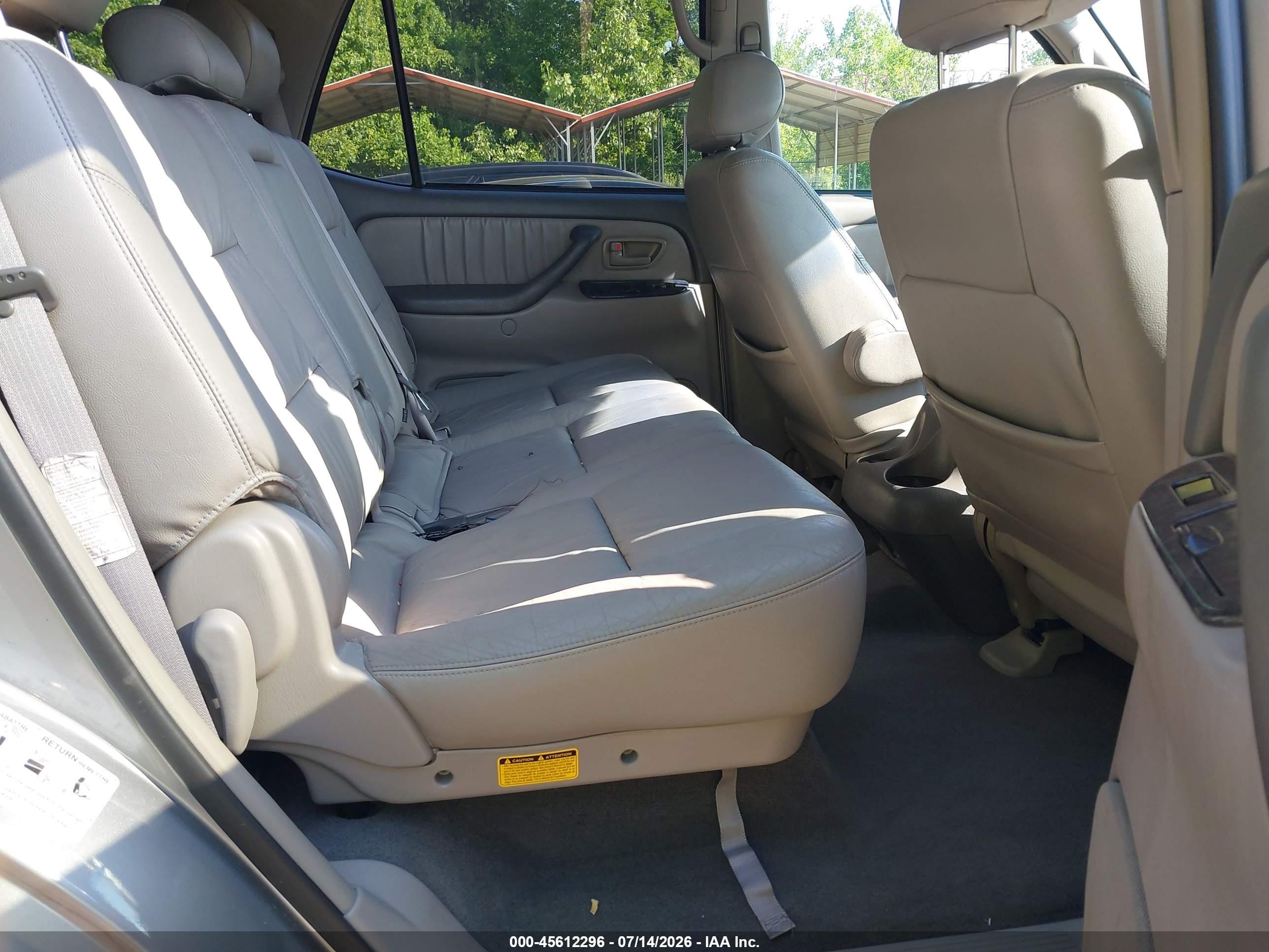 2004 Toyota Sequoia Limited V8 Silver vin: 5TDBT48A74S228620