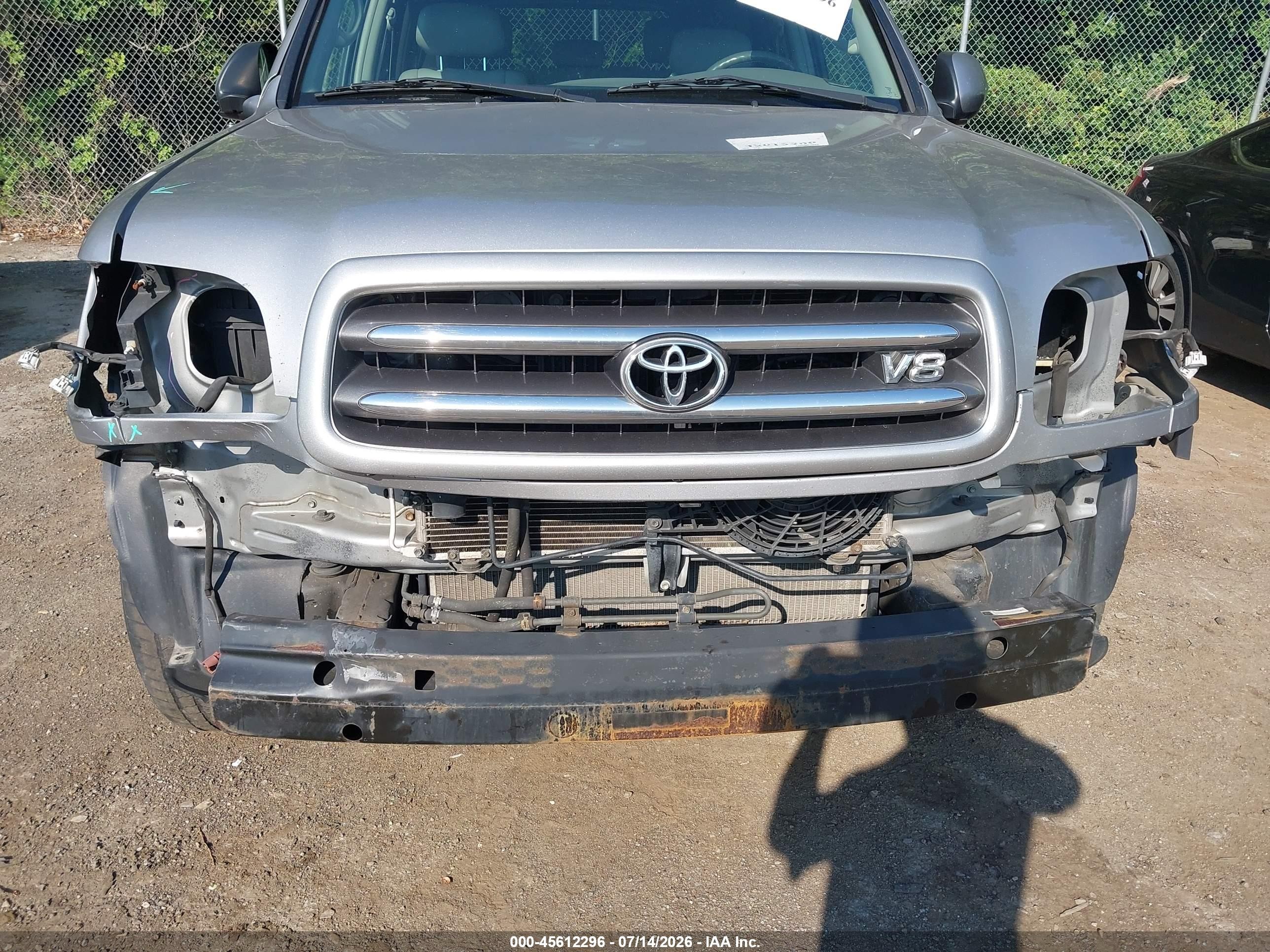 2004 Toyota Sequoia Limited V8 Silver vin: 5TDBT48A74S228620