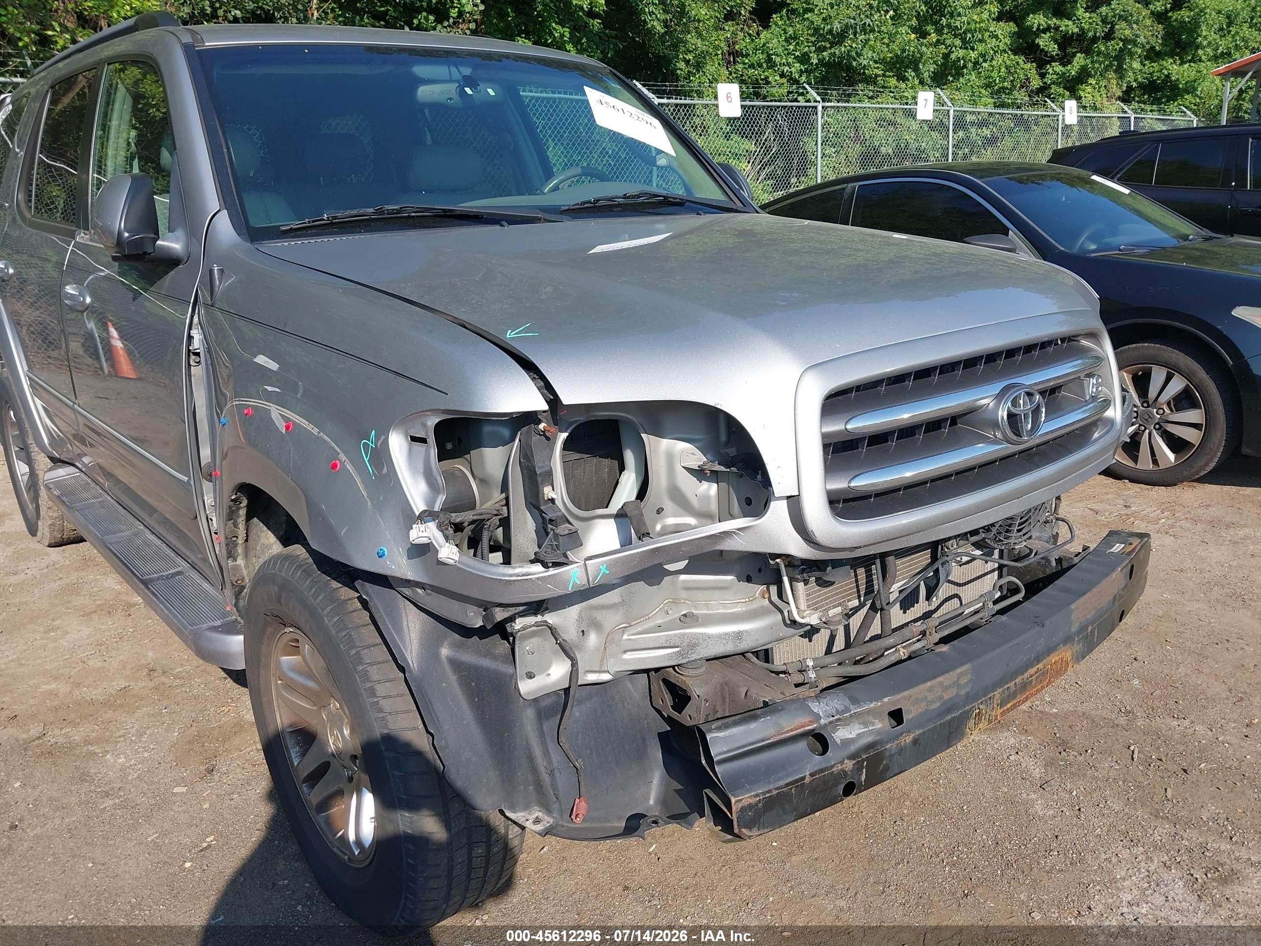 2004 Toyota Sequoia Limited V8 Silver vin: 5TDBT48A74S228620