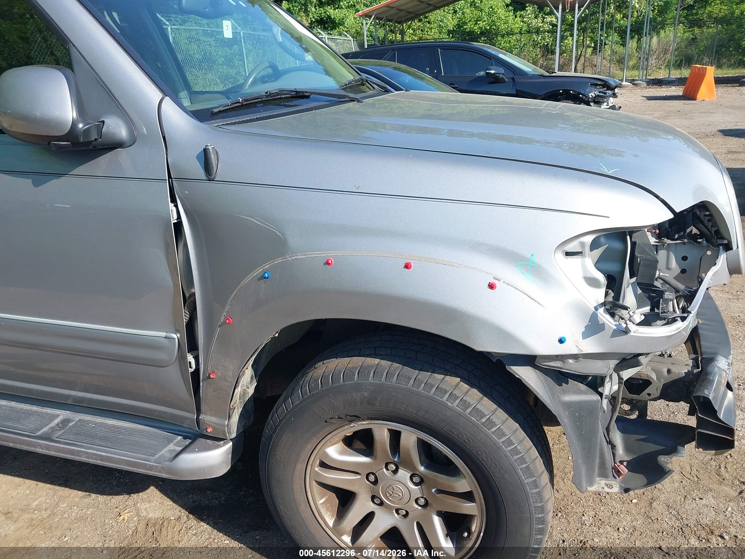 2004 Toyota Sequoia Limited V8 Silver vin: 5TDBT48A74S228620
