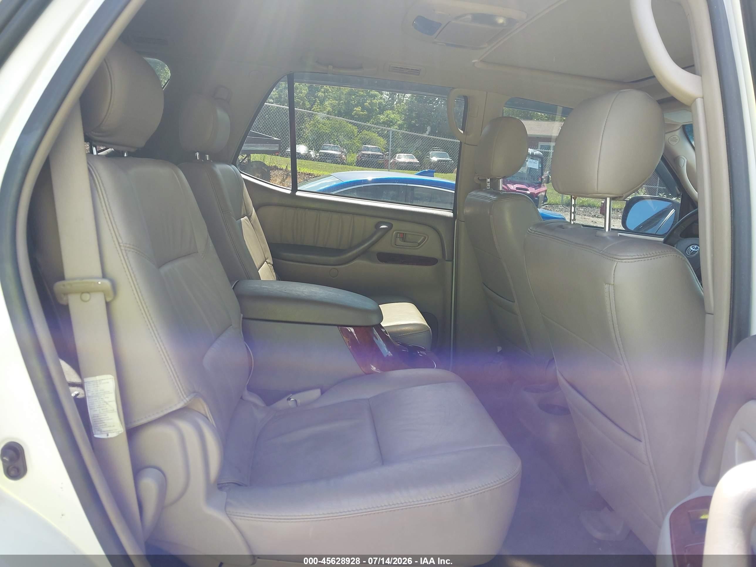 2006 Toyota Sequoia Limited V8 Белый vin: 5TDBT48A76S262320