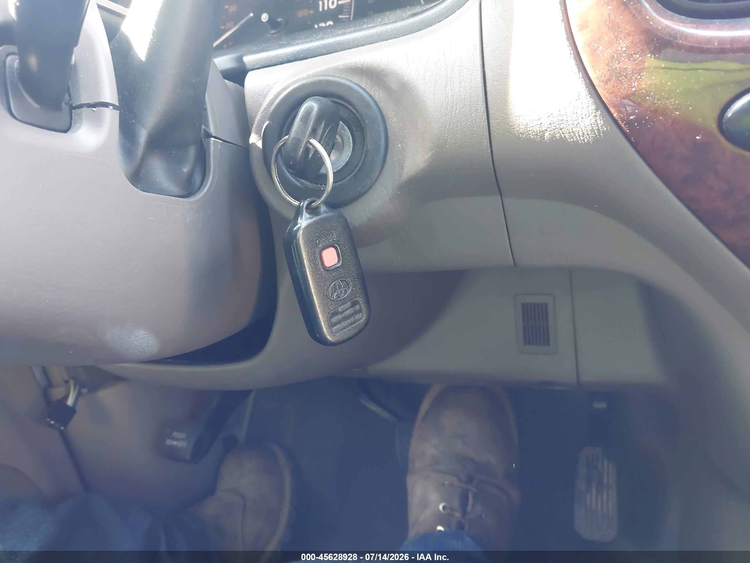 2006 Toyota Sequoia Limited V8 Белый vin: 5TDBT48A76S262320