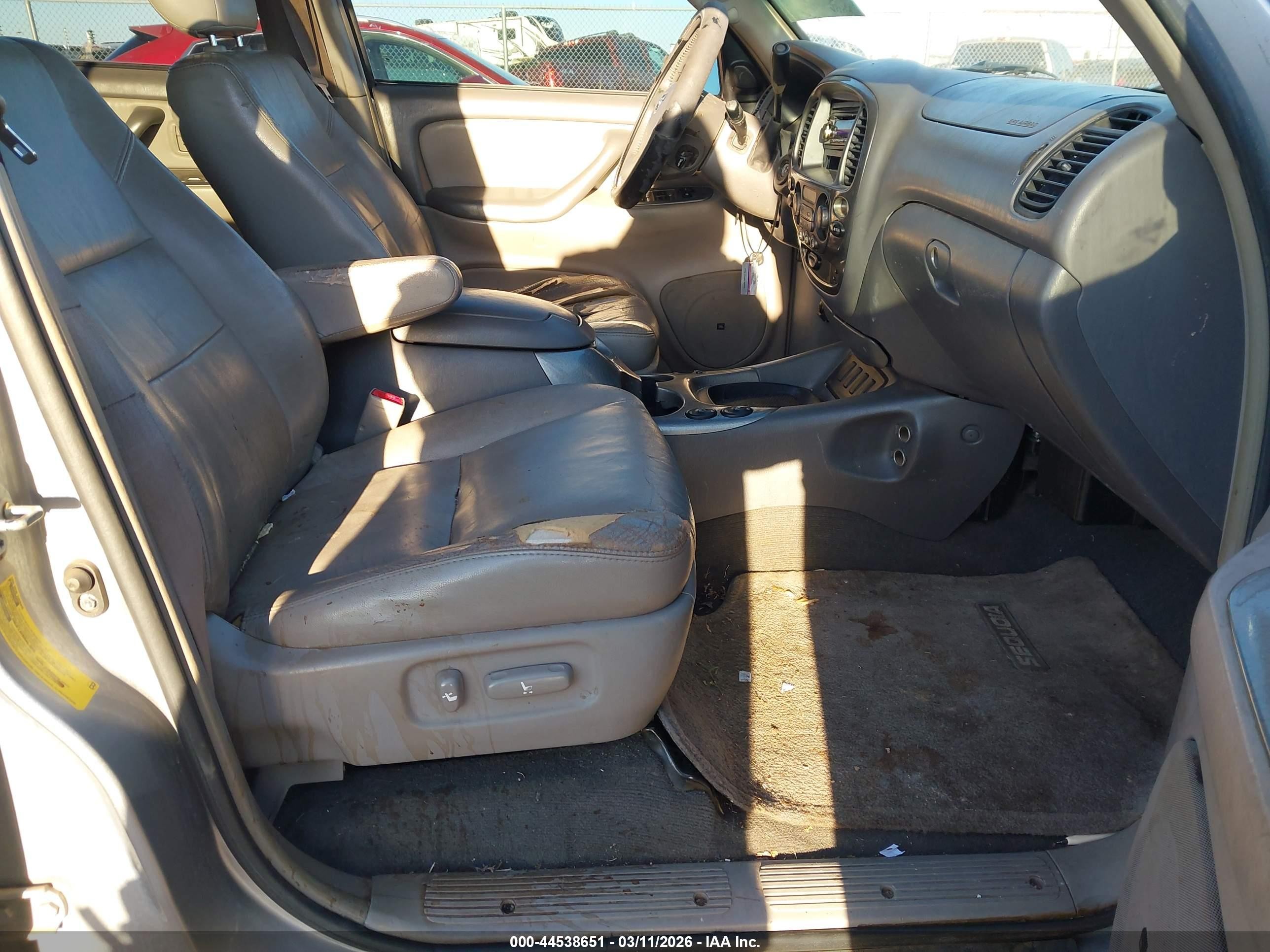 2007 Toyota Sequoia Limited V8 Silver vin: 5TDBT48A77S288630
