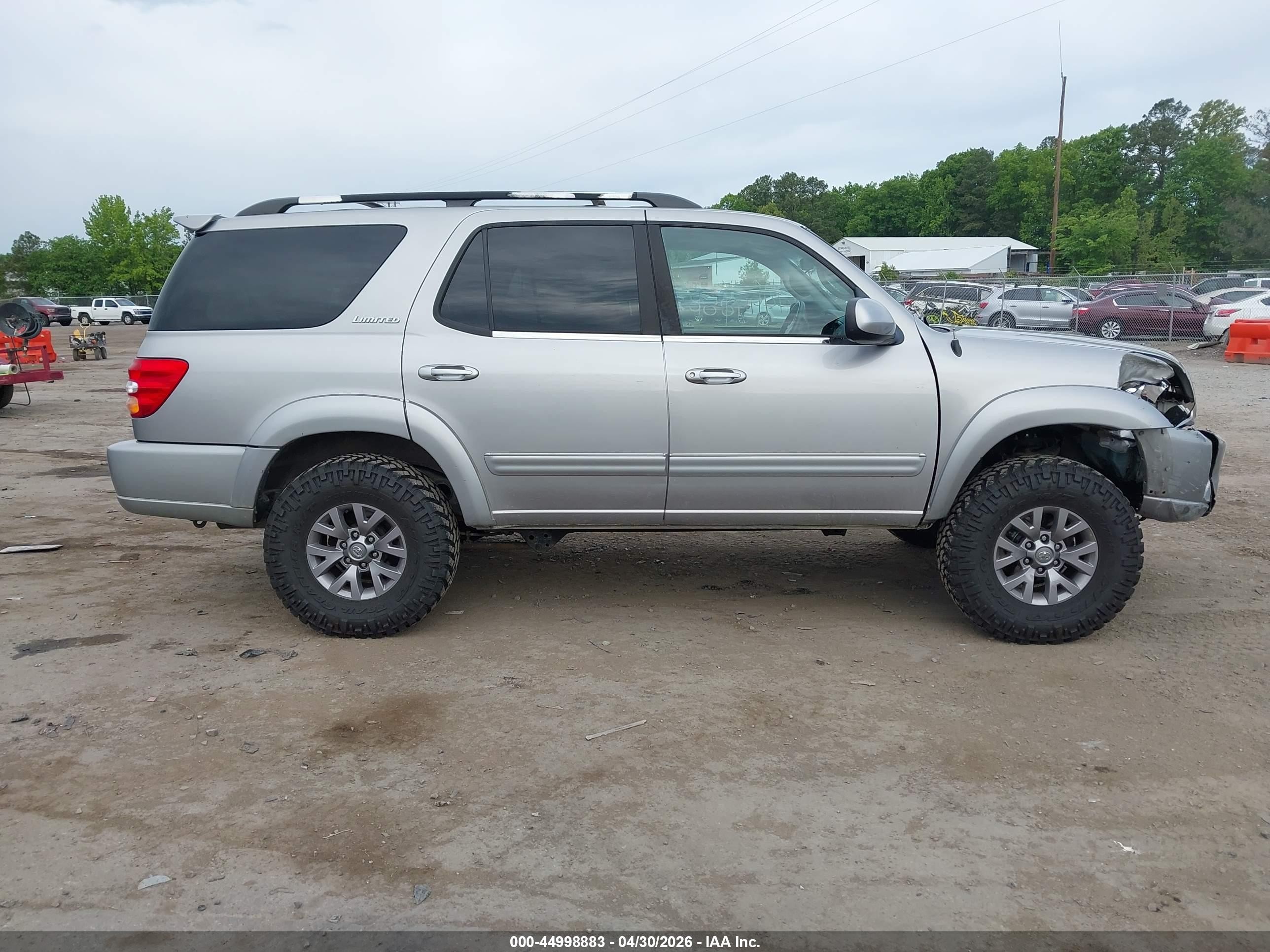 2001 Toyota Sequoia Limited V8 Silver vin: 5TDBT48A81S039017