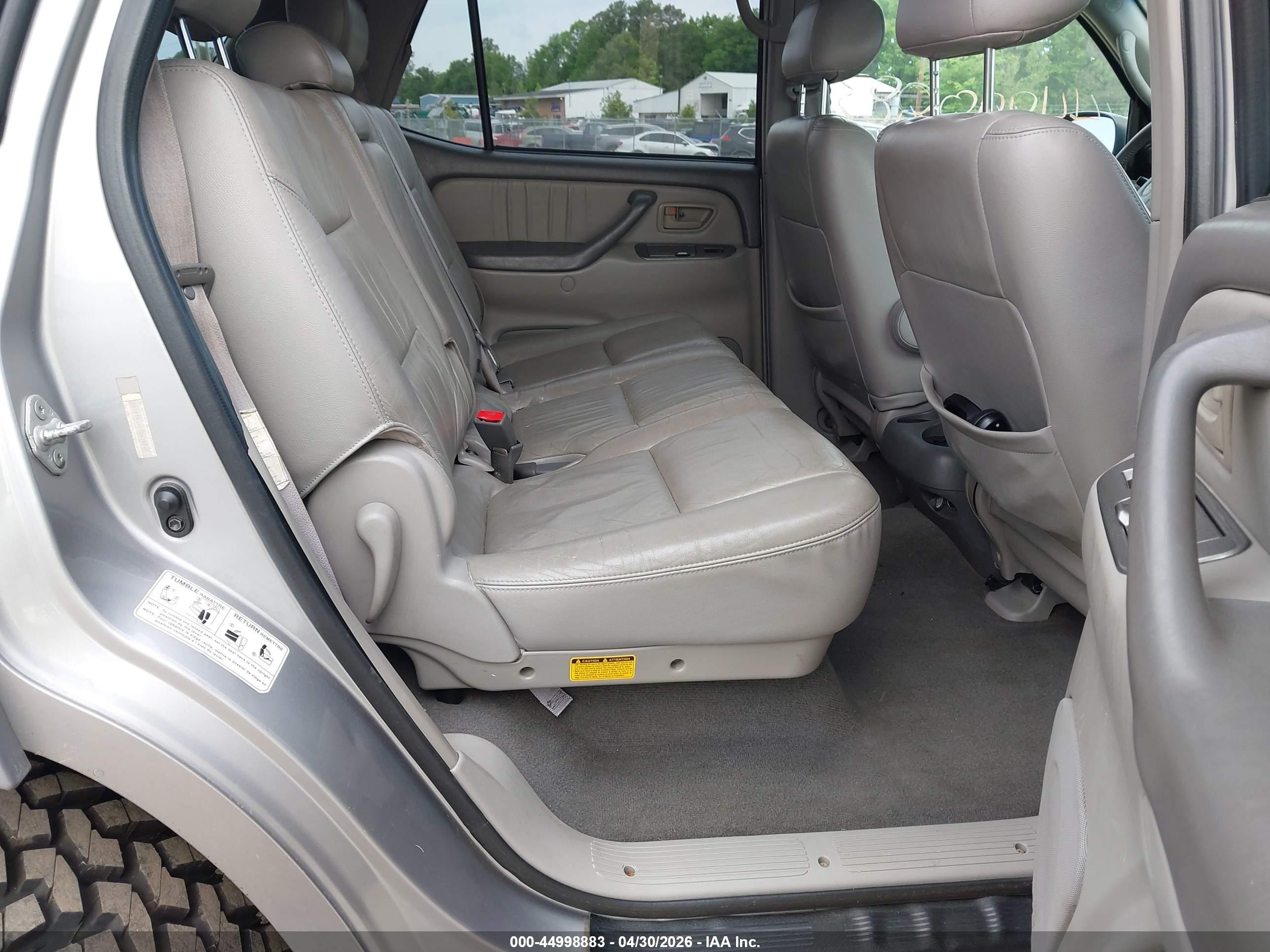 2001 Toyota Sequoia Limited V8 Silver vin: 5TDBT48A81S039017