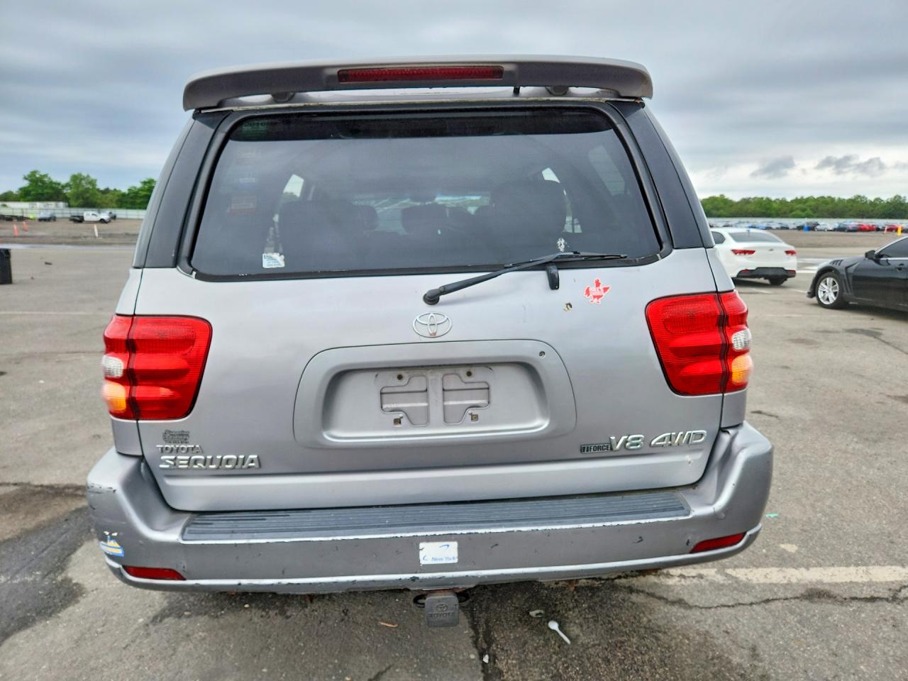 2002 Toyota Sequoia Limited Silver vin: 5TDBT48A82S083245