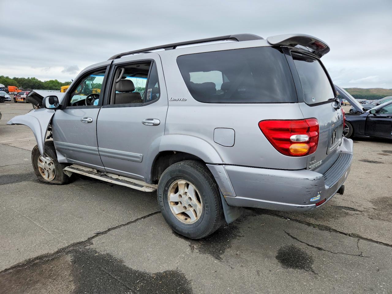 2002 Toyota Sequoia Limited Silver vin: 5TDBT48A82S083245