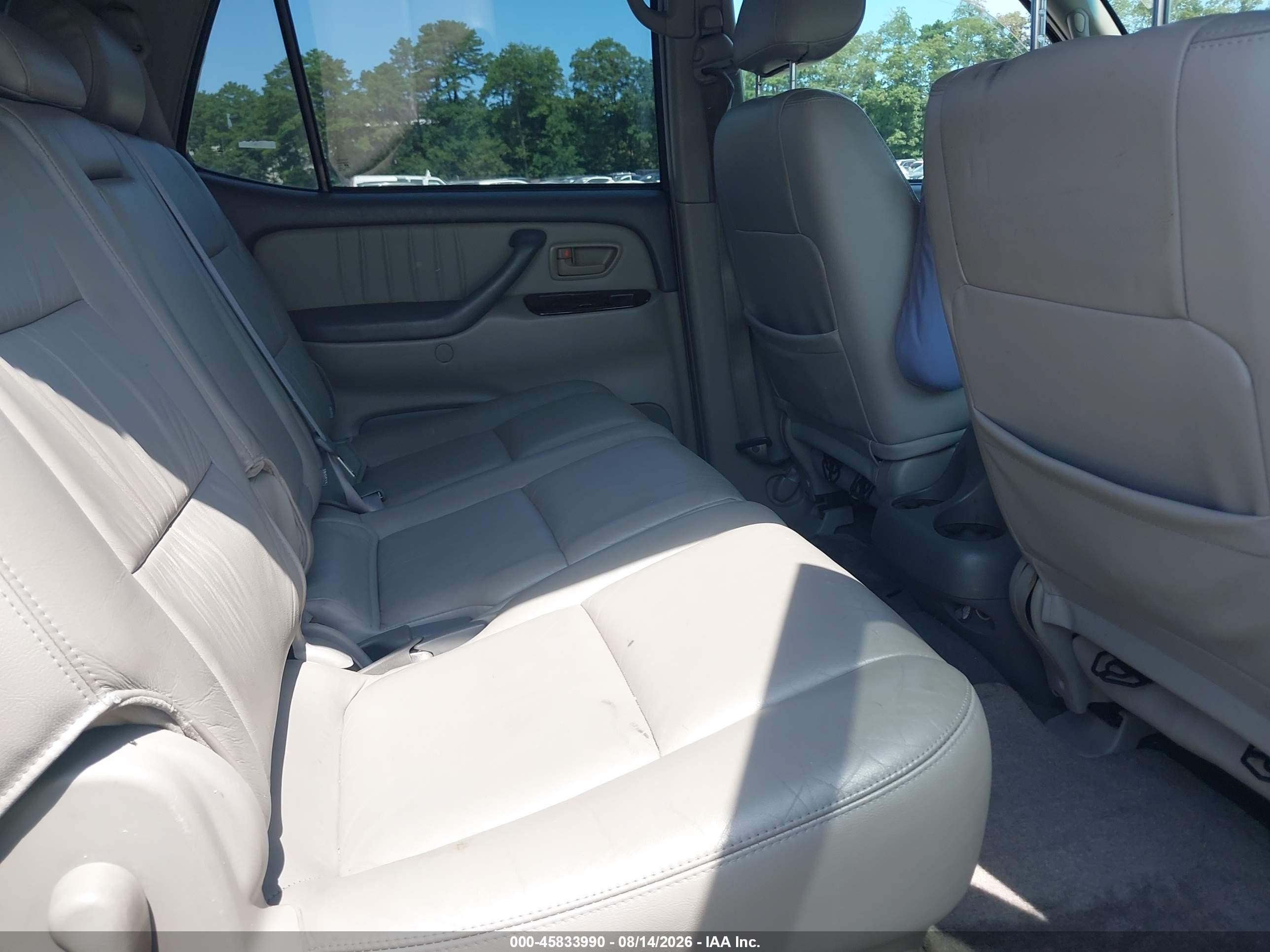 2002 Toyota Sequoia Limited V8 Beige vin: 5TDBT48A82S098182