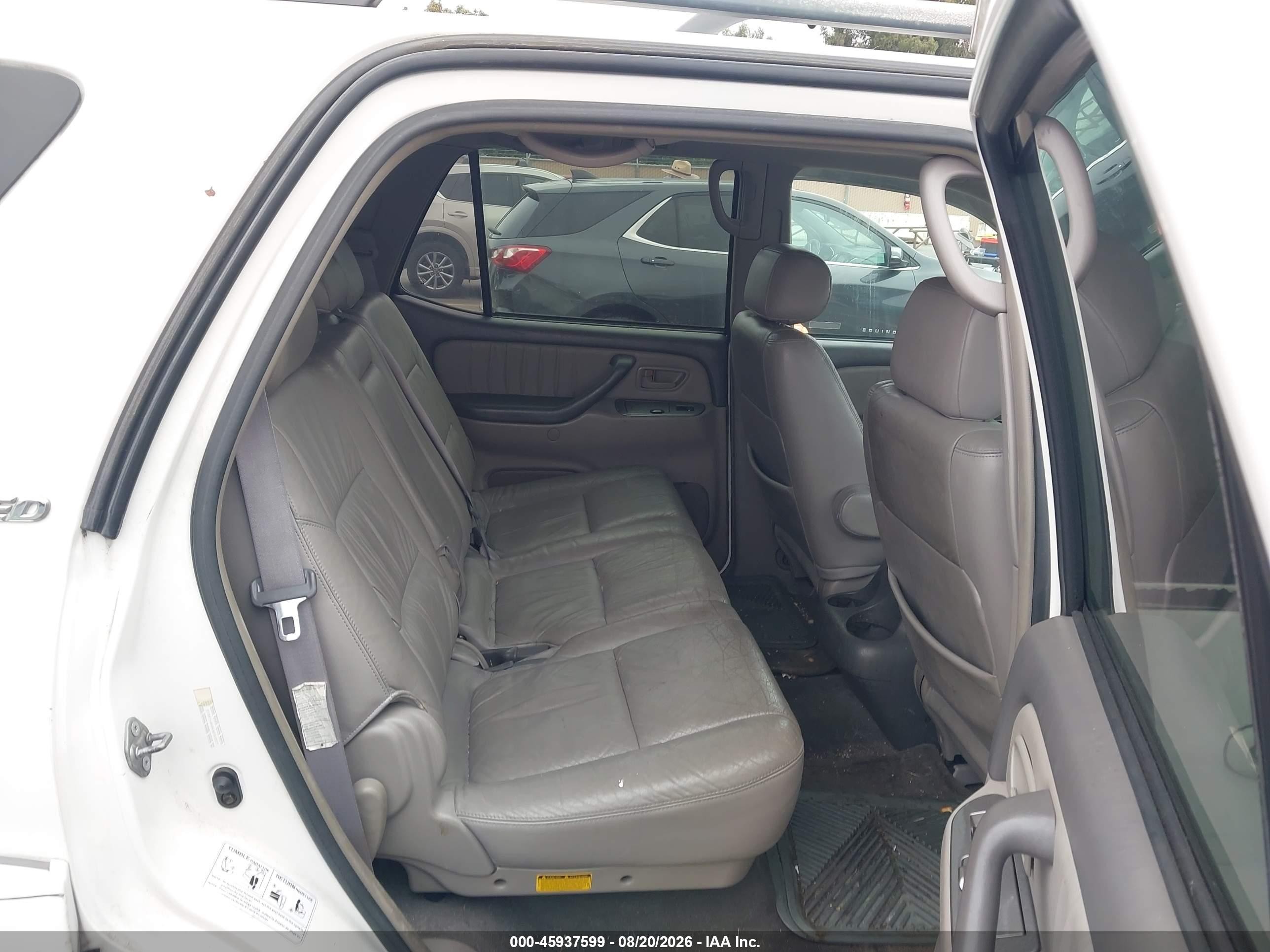 2004 Toyota Sequoia Limited V8 White vin: 5TDBT48A84S232207