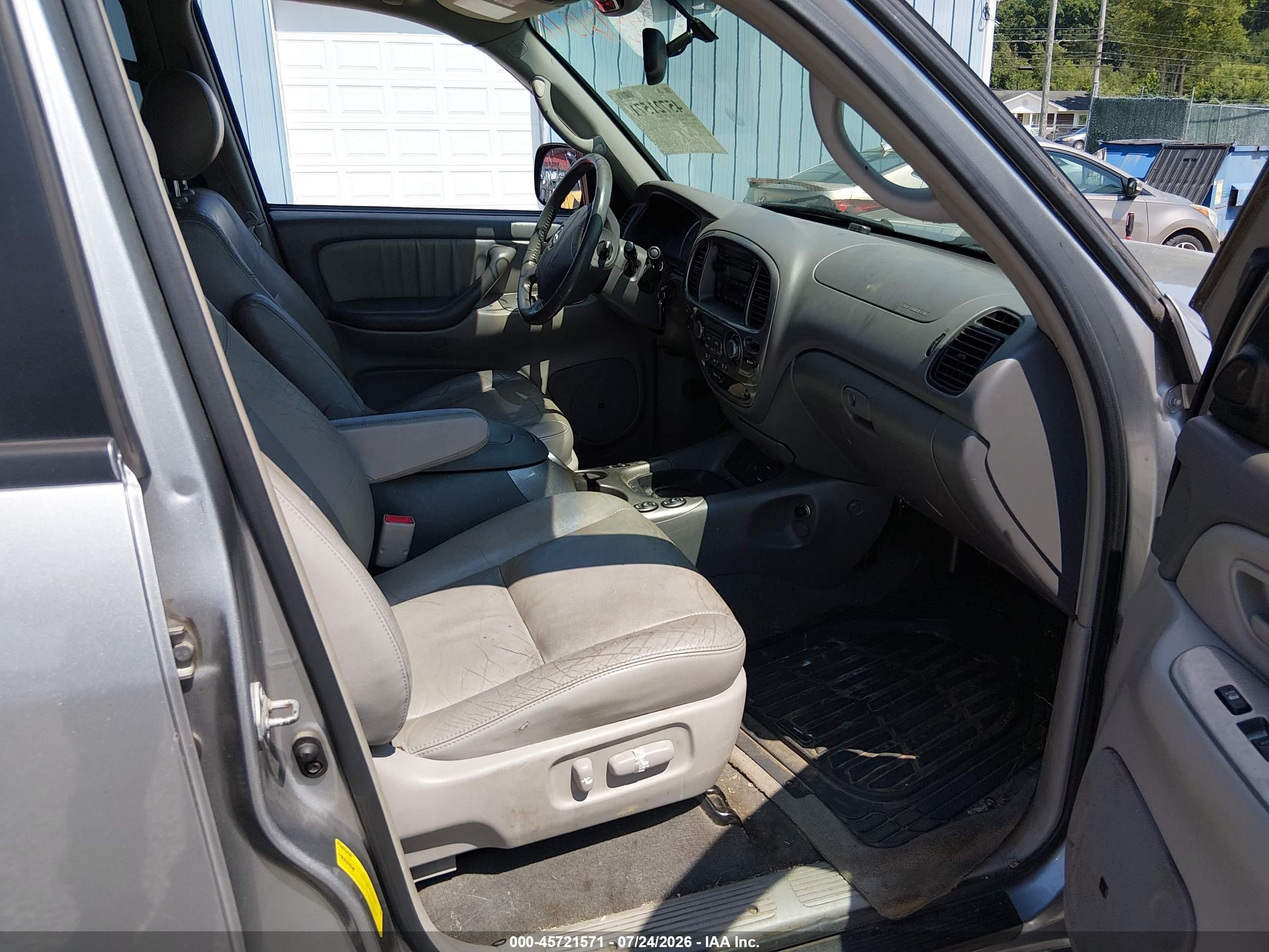 2005 Toyota Sequoia Limited V8 Gray vin: 5TDBT48A85S240308