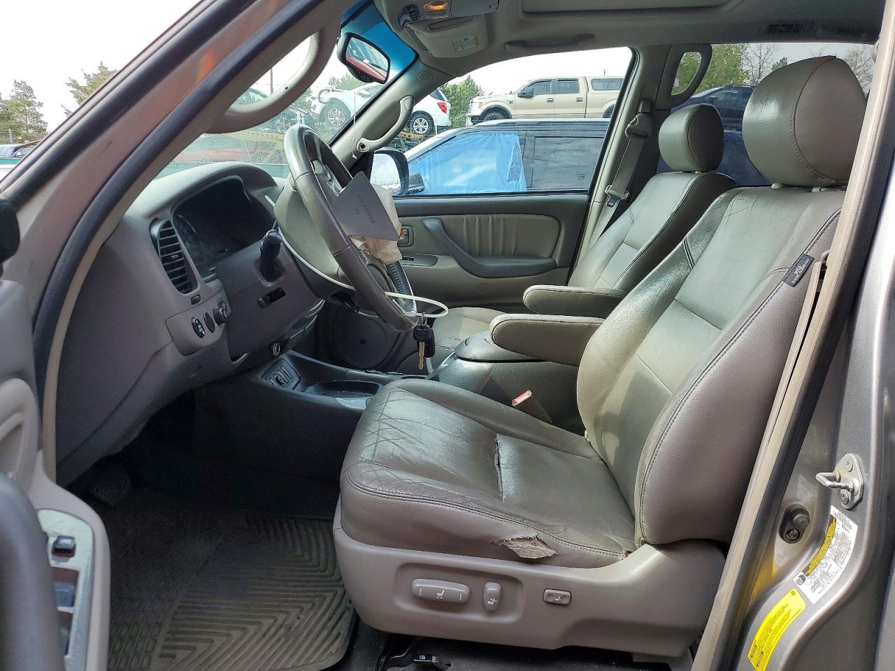 2005 Toyota Sequoia Limited Silver vin: 5TDBT48A85S256542