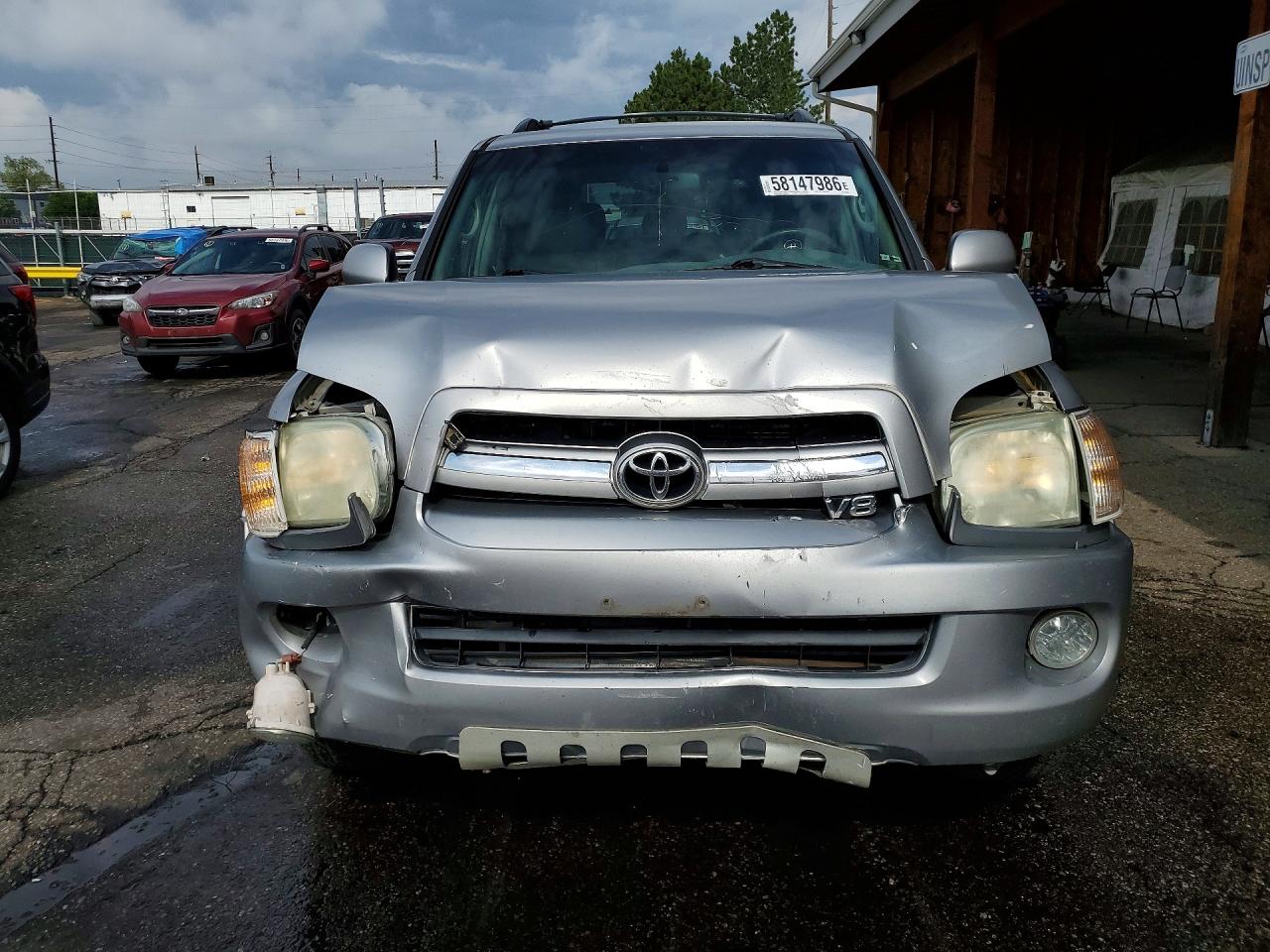 2005 Toyota Sequoia Limited Silver vin: 5TDBT48A85S256542