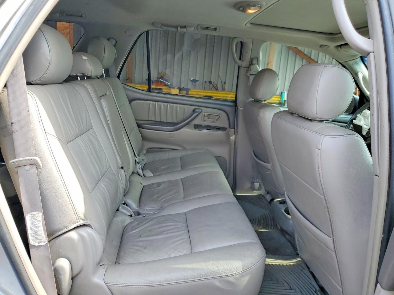 2005 Toyota Sequoia Limited Silver vin: 5TDBT48A85S256542