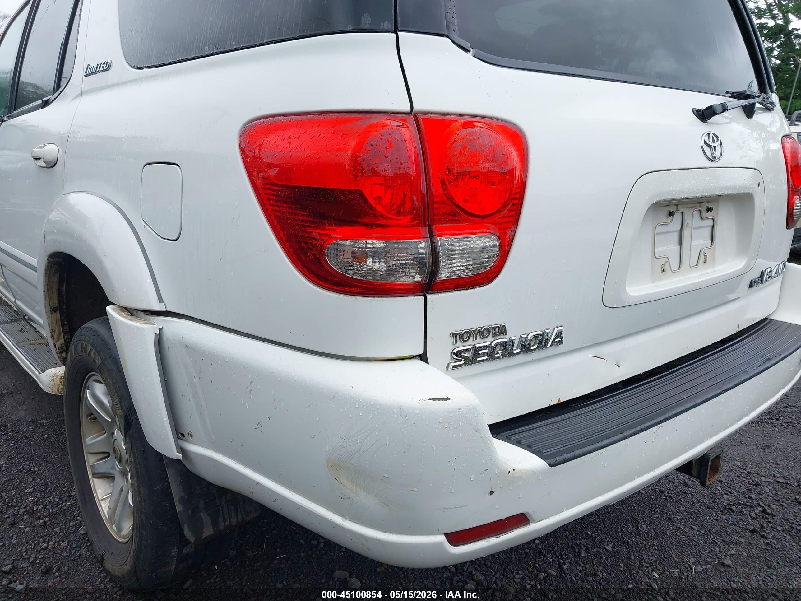 2006 Toyota Sequoia Limited V8 White vin: 5TDBT48A86S276596