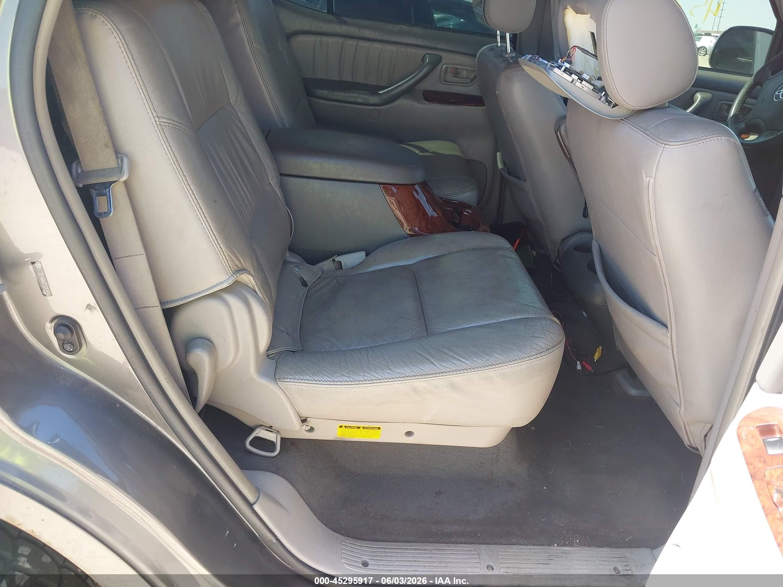 2007 Toyota Sequoia Limited V8 Gray vin: 5TDBT48A87S283694