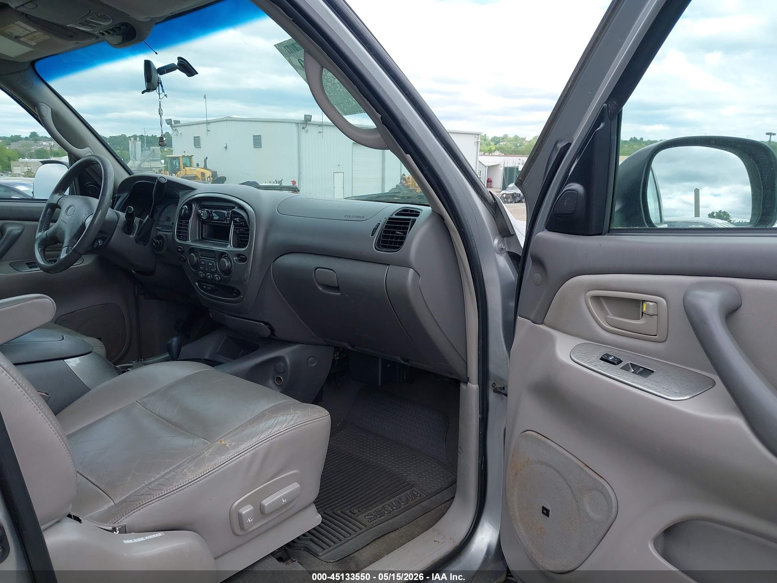 2001 Toyota Sequoia Limited V8 Silver vin: 5TDBT48A91S009122