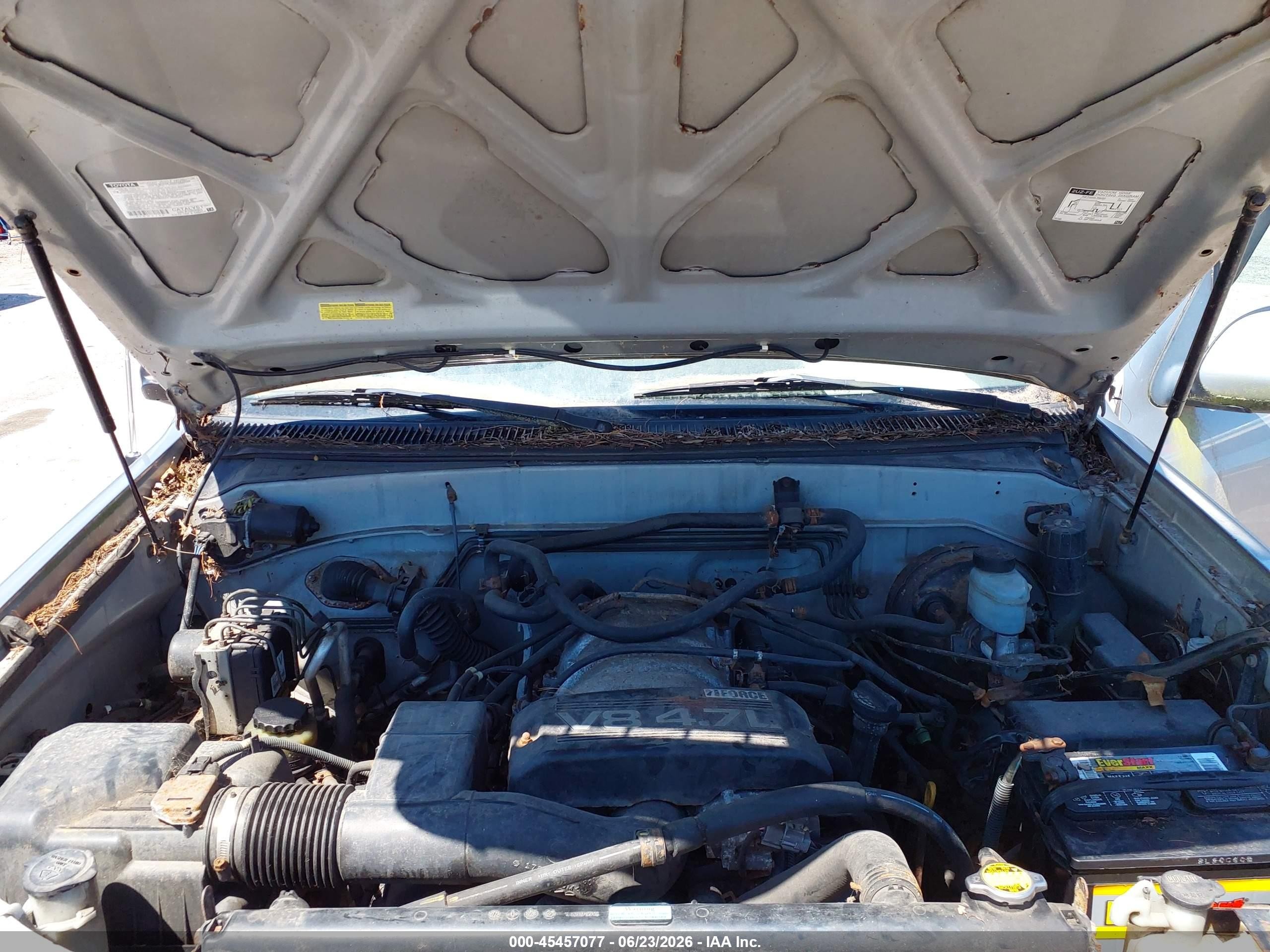 2002 Toyota Sequoia Limited V8 Серебряный vin: 5TDBT48A92S076580