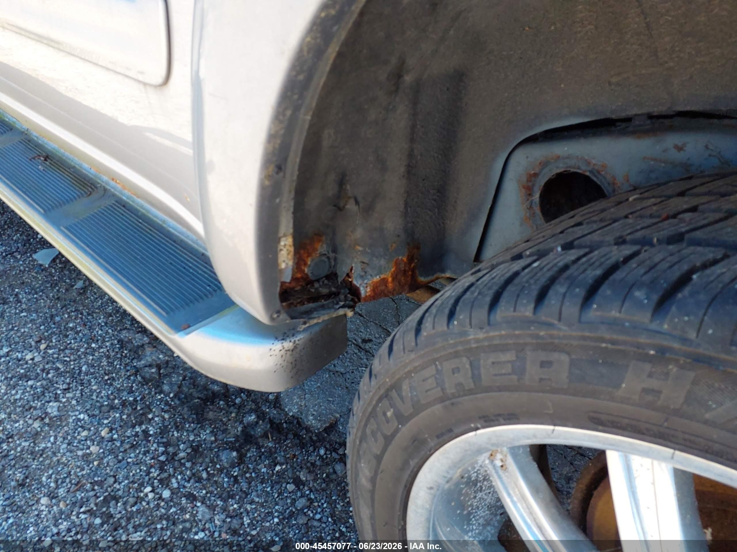 2002 Toyota Sequoia Limited V8 Серебряный vin: 5TDBT48A92S076580