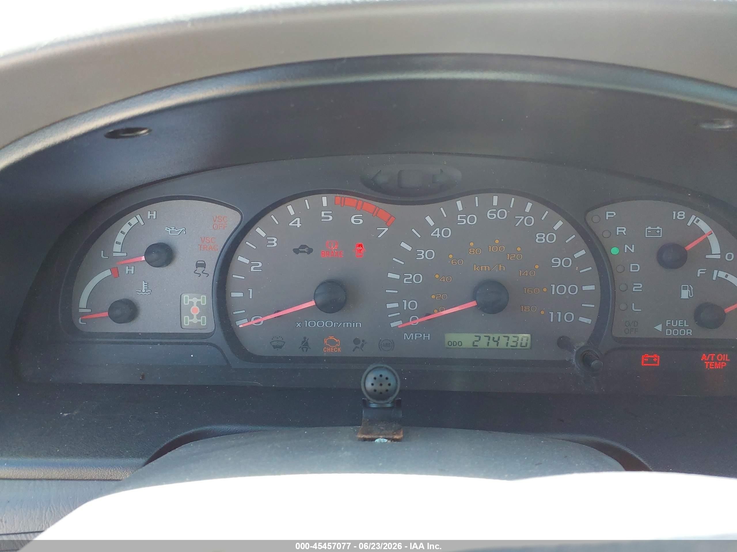 2002 Toyota Sequoia Limited V8 Серебряный vin: 5TDBT48A92S076580