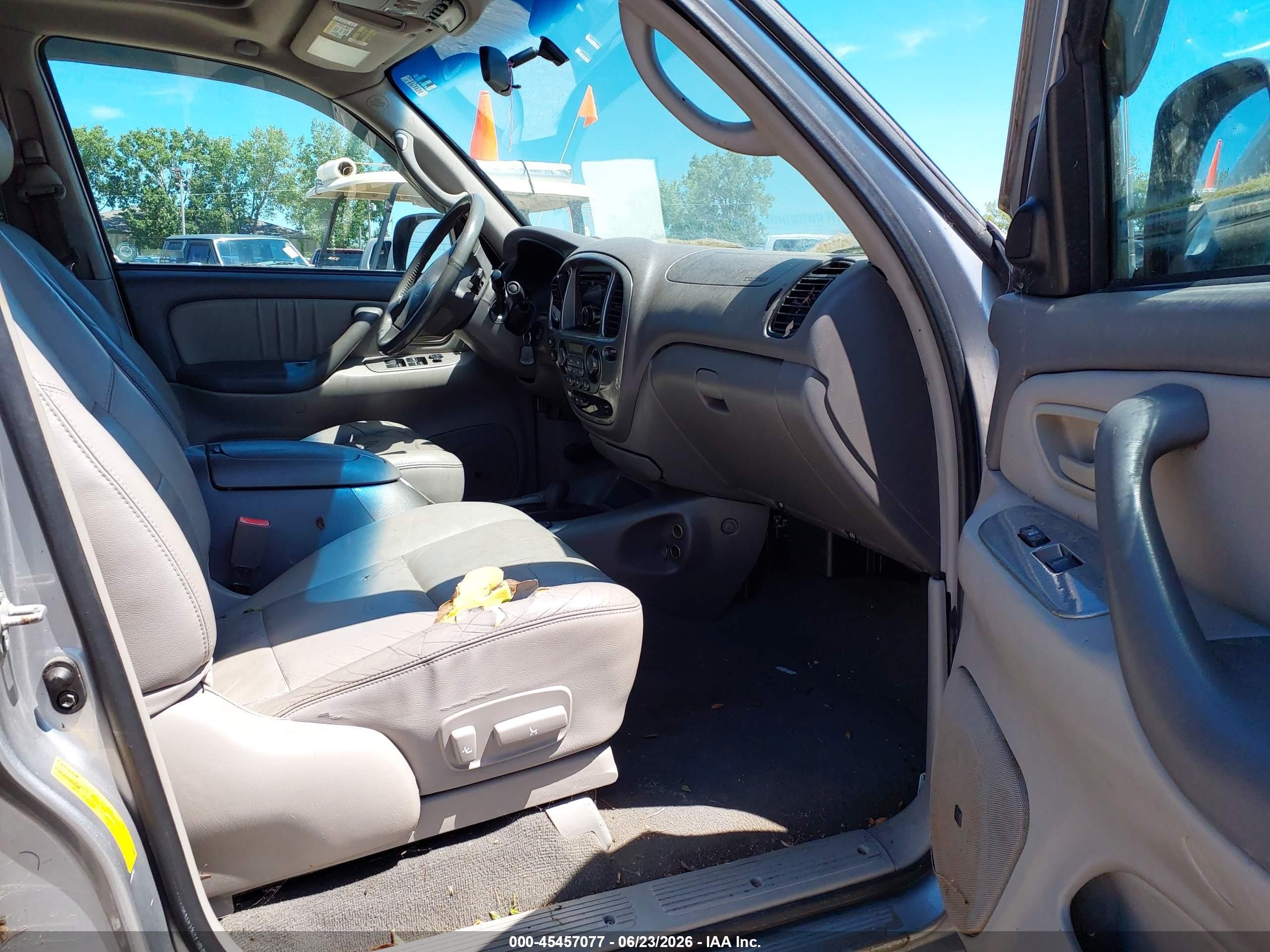 2002 Toyota Sequoia Limited V8 Серебряный vin: 5TDBT48A92S076580