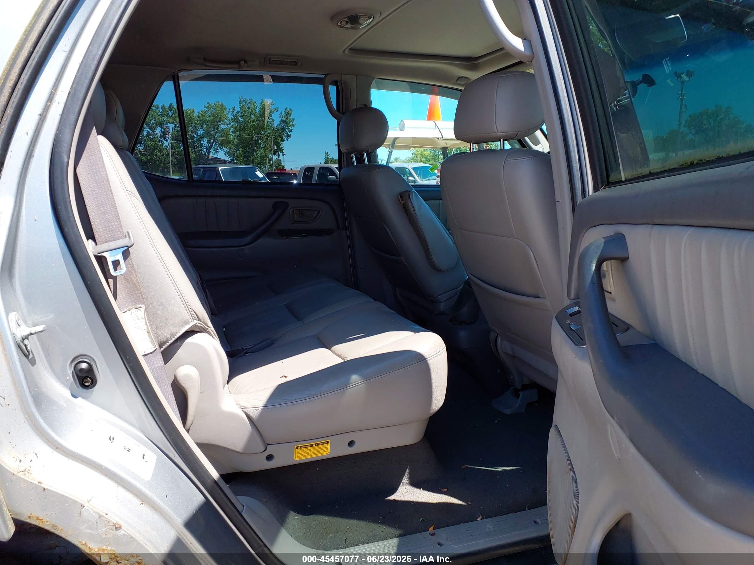2002 Toyota Sequoia Limited V8 Серебряный vin: 5TDBT48A92S076580