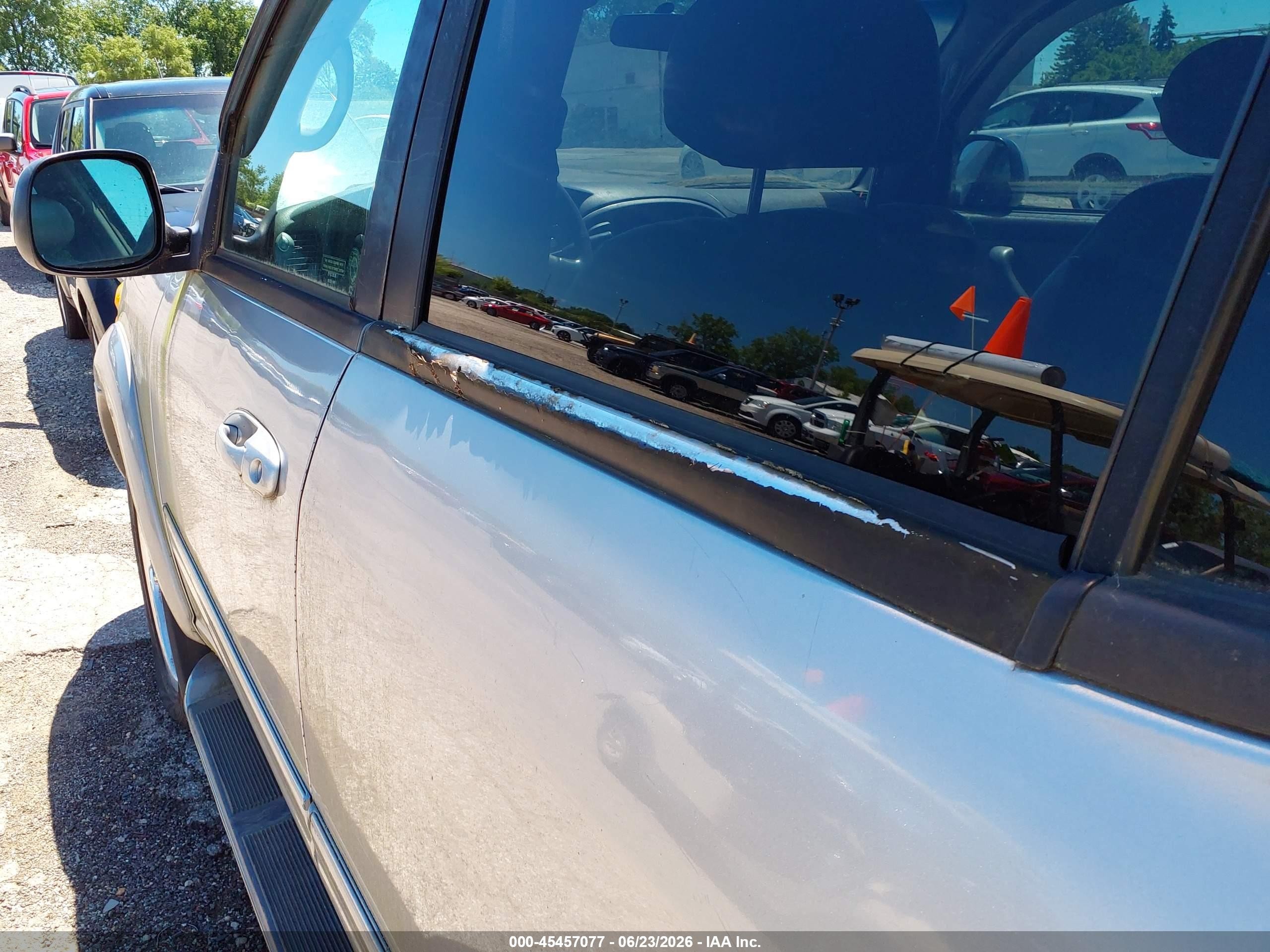 2002 Toyota Sequoia Limited V8 Серебряный vin: 5TDBT48A92S076580