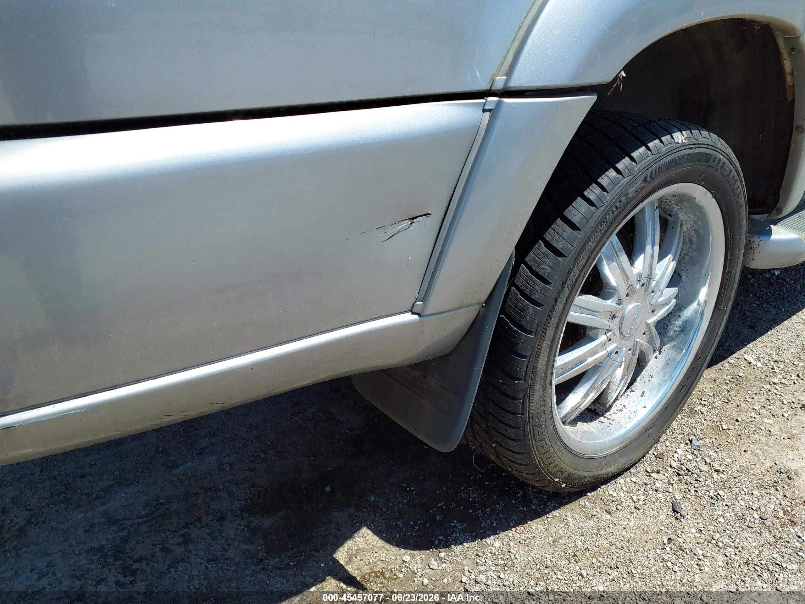 2002 Toyota Sequoia Limited V8 Серебряный vin: 5TDBT48A92S076580