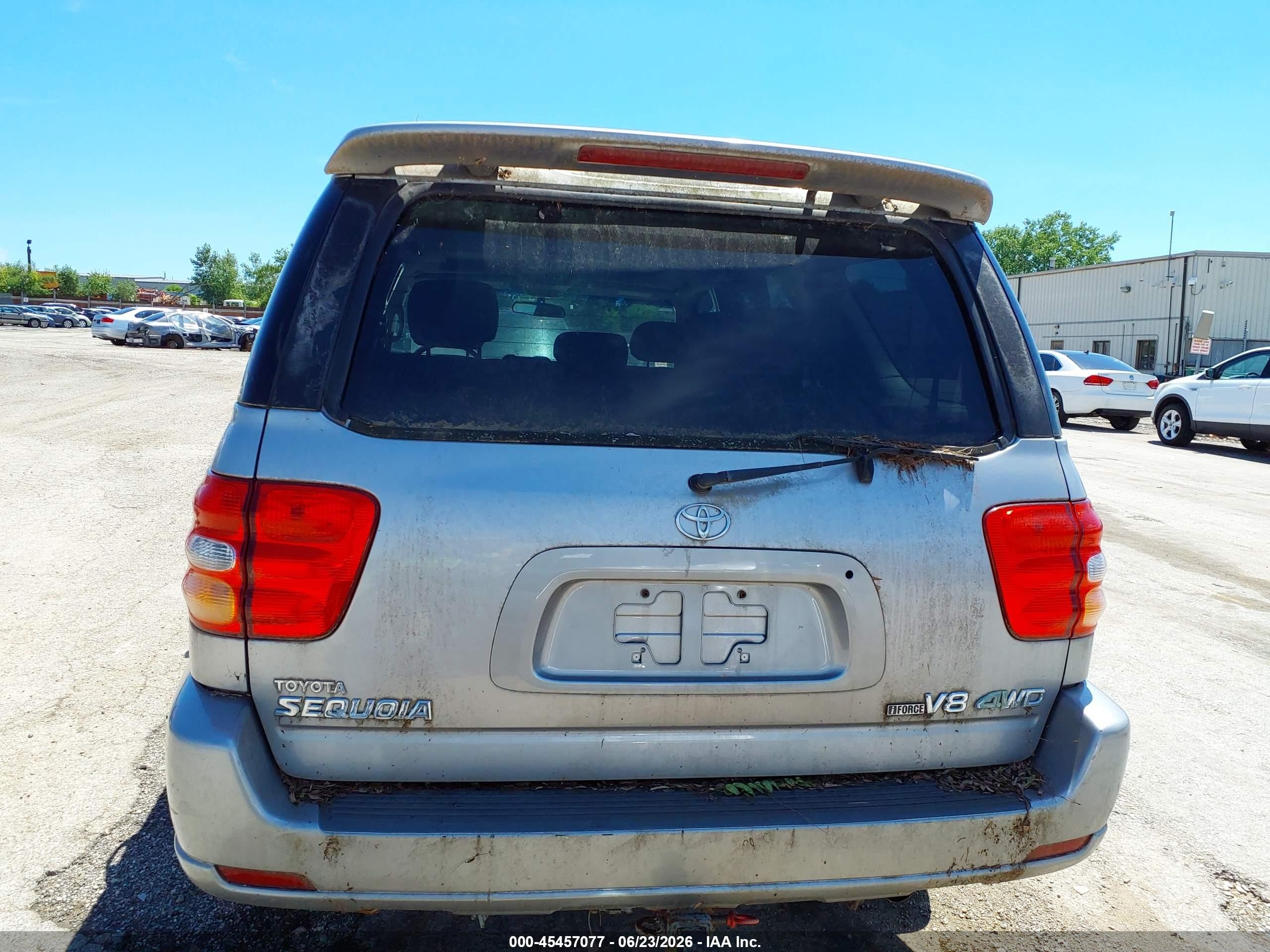 2002 Toyota Sequoia Limited V8 Серебряный vin: 5TDBT48A92S076580