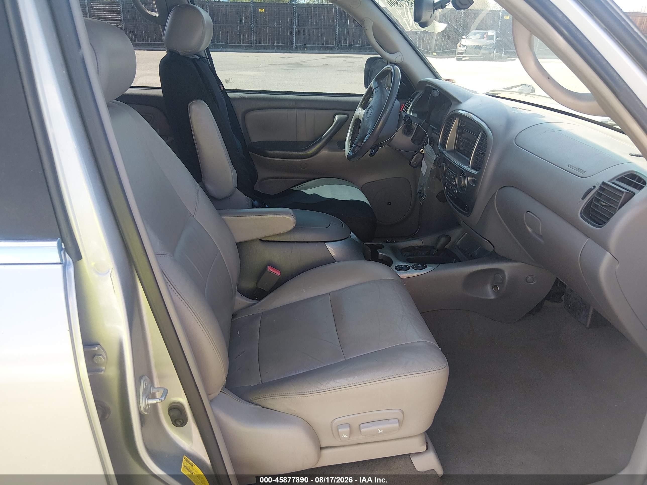2002 Toyota Sequoia Limited V8 Серебряный vin: 5TDBT48A92S089975