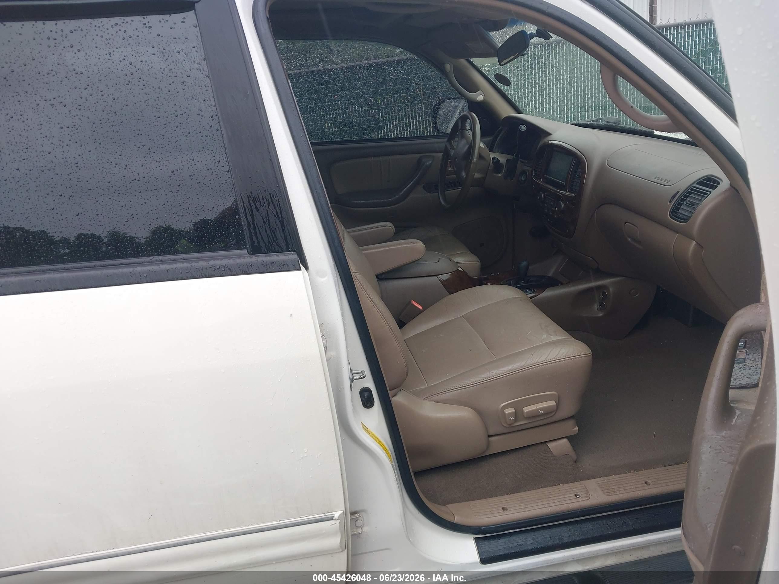 2002 Toyota Sequoia Limited V8 White vin: 5TDBT48A92S115877