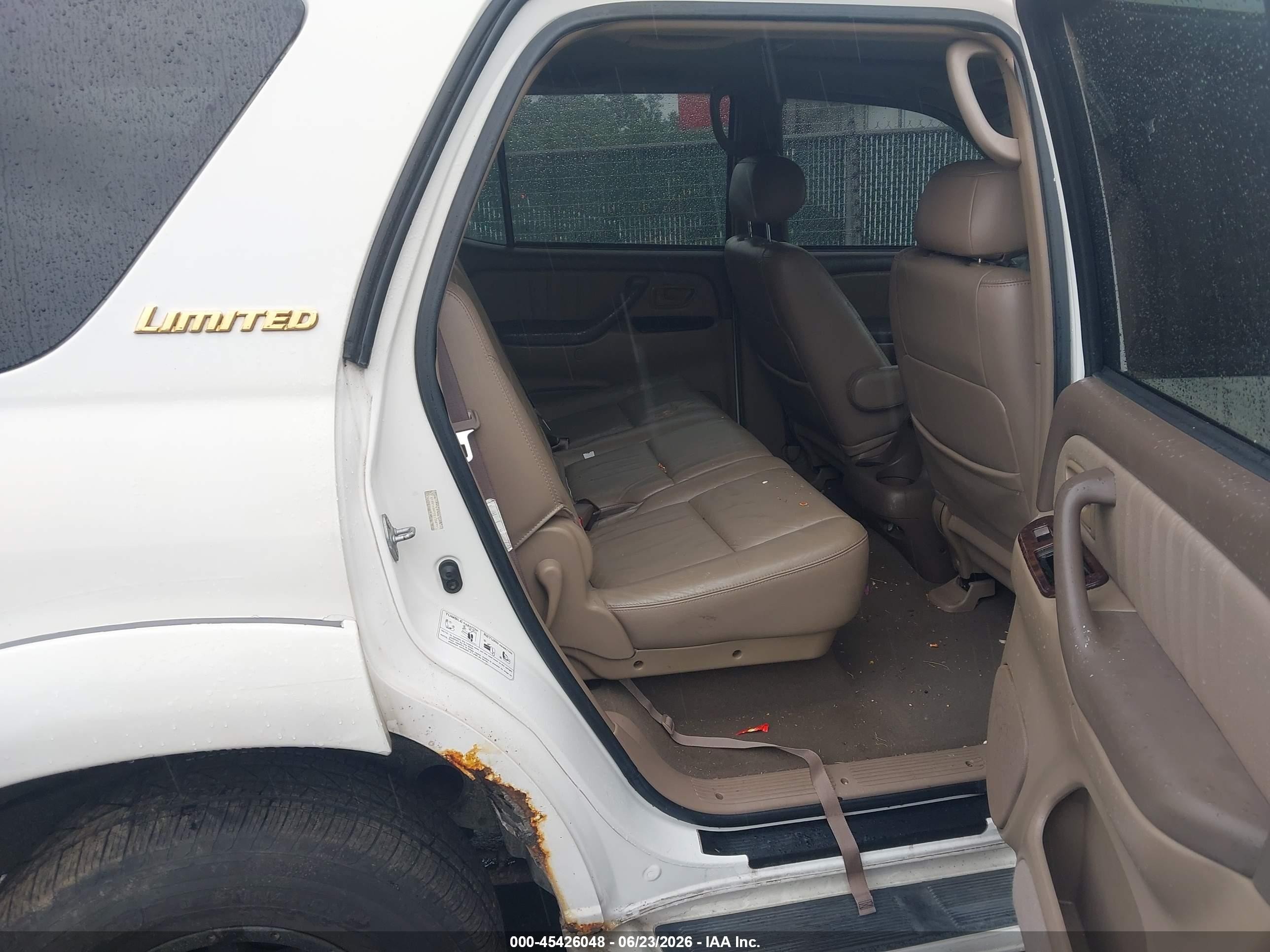 2002 Toyota Sequoia Limited V8 White vin: 5TDBT48A92S115877