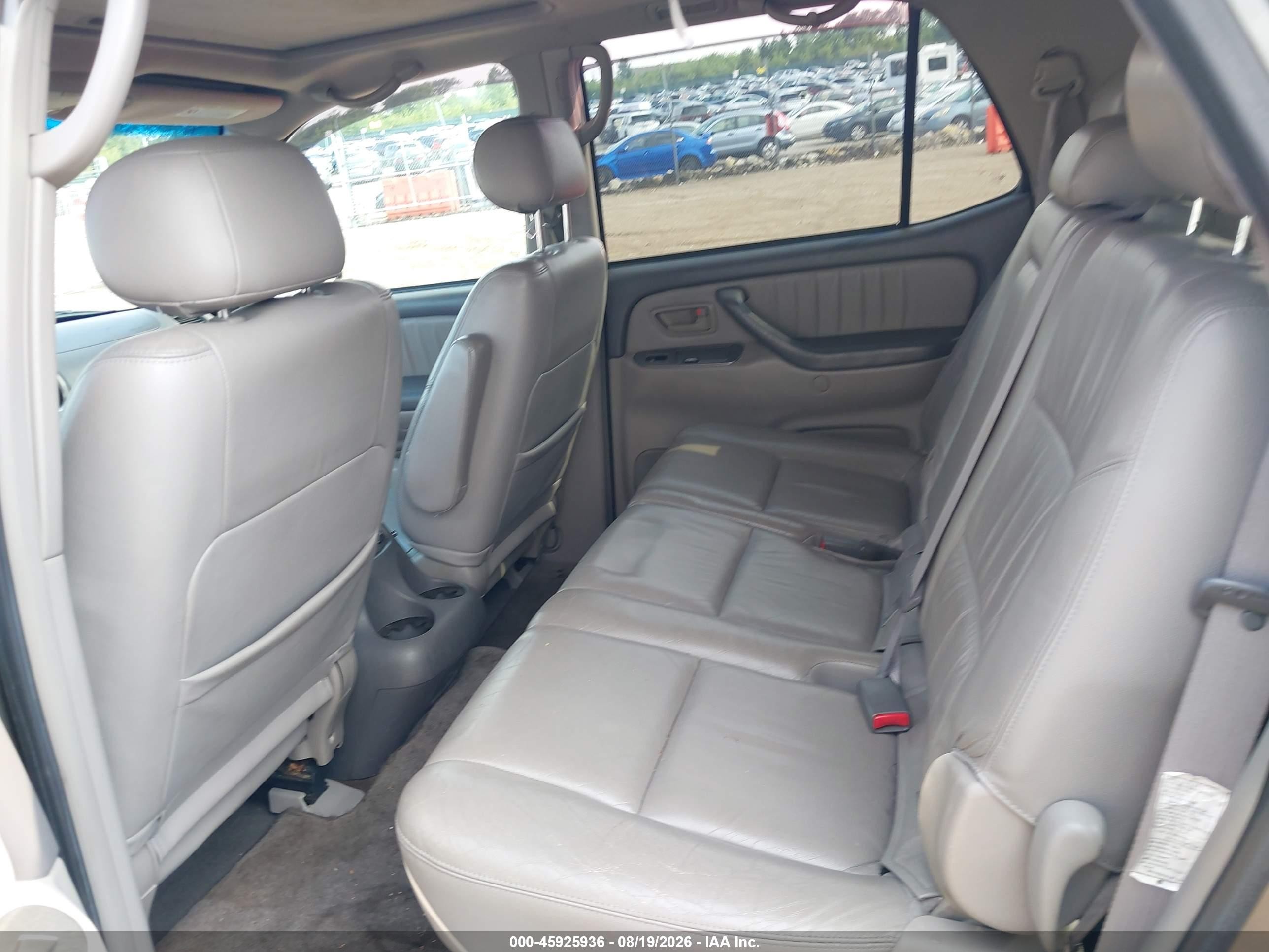 2003 Toyota Sequoia Limited V8 Серый vin: 5TDBT48A93S179113