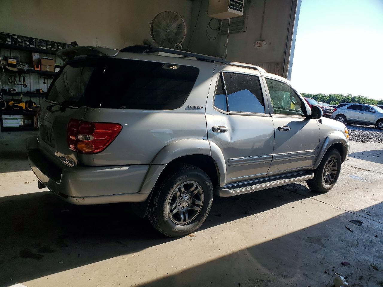 2004 Toyota Sequoia Limited Silver vin: 5TDBT48A94S207896