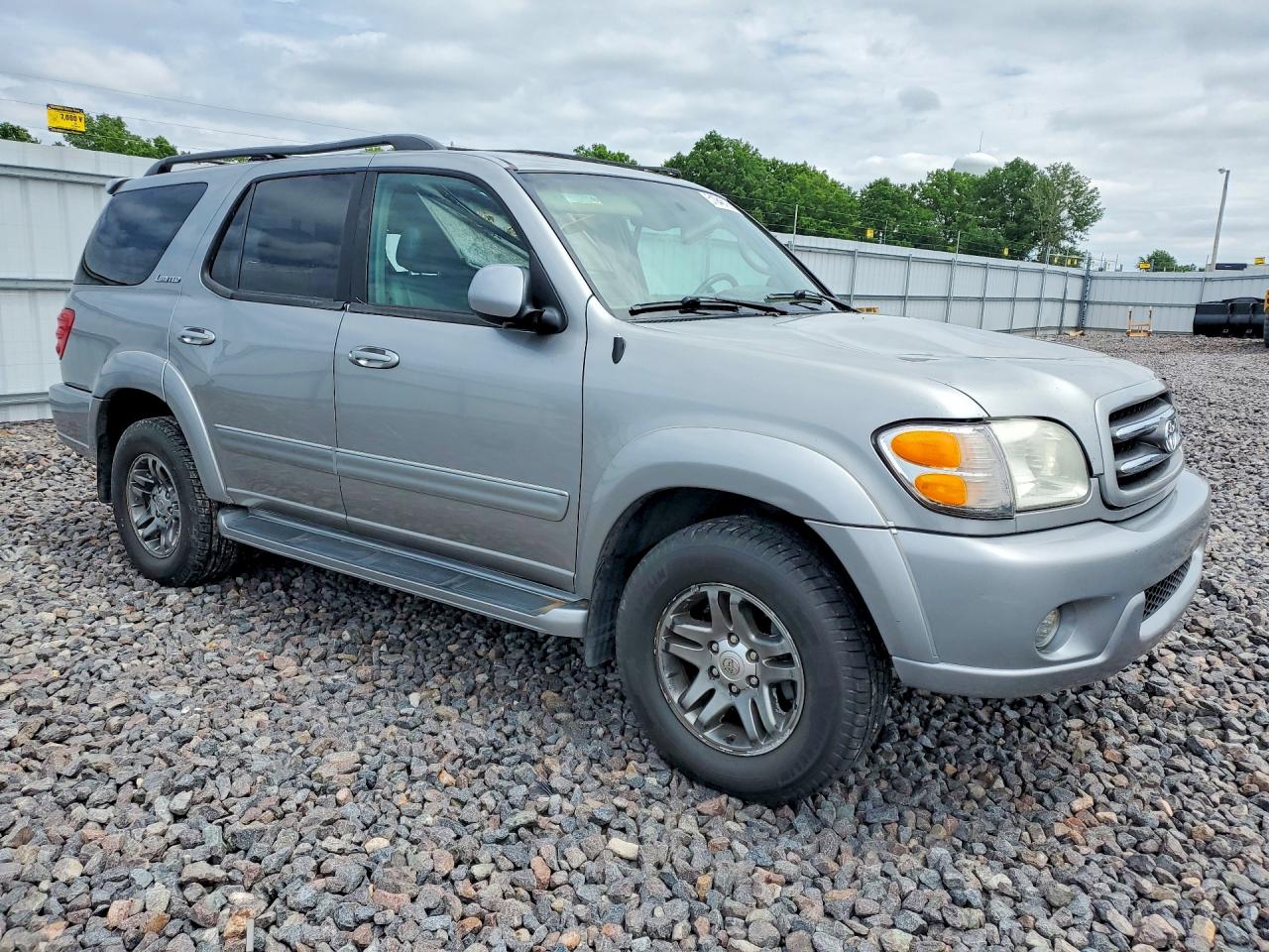 2004 Toyota Sequoia Limited Silver vin: 5TDBT48A94S207896