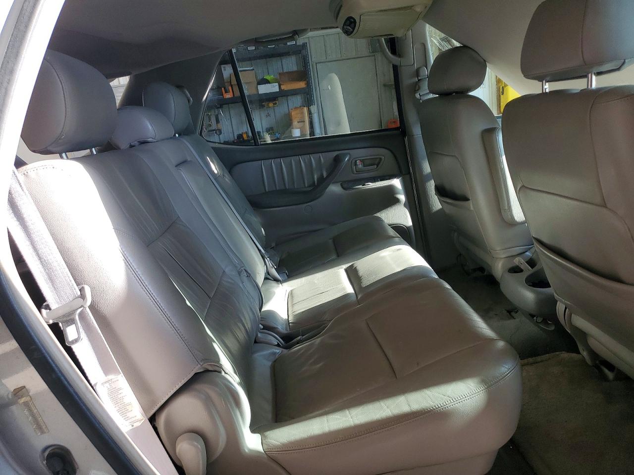 2004 Toyota Sequoia Limited Silver vin: 5TDBT48A94S207896