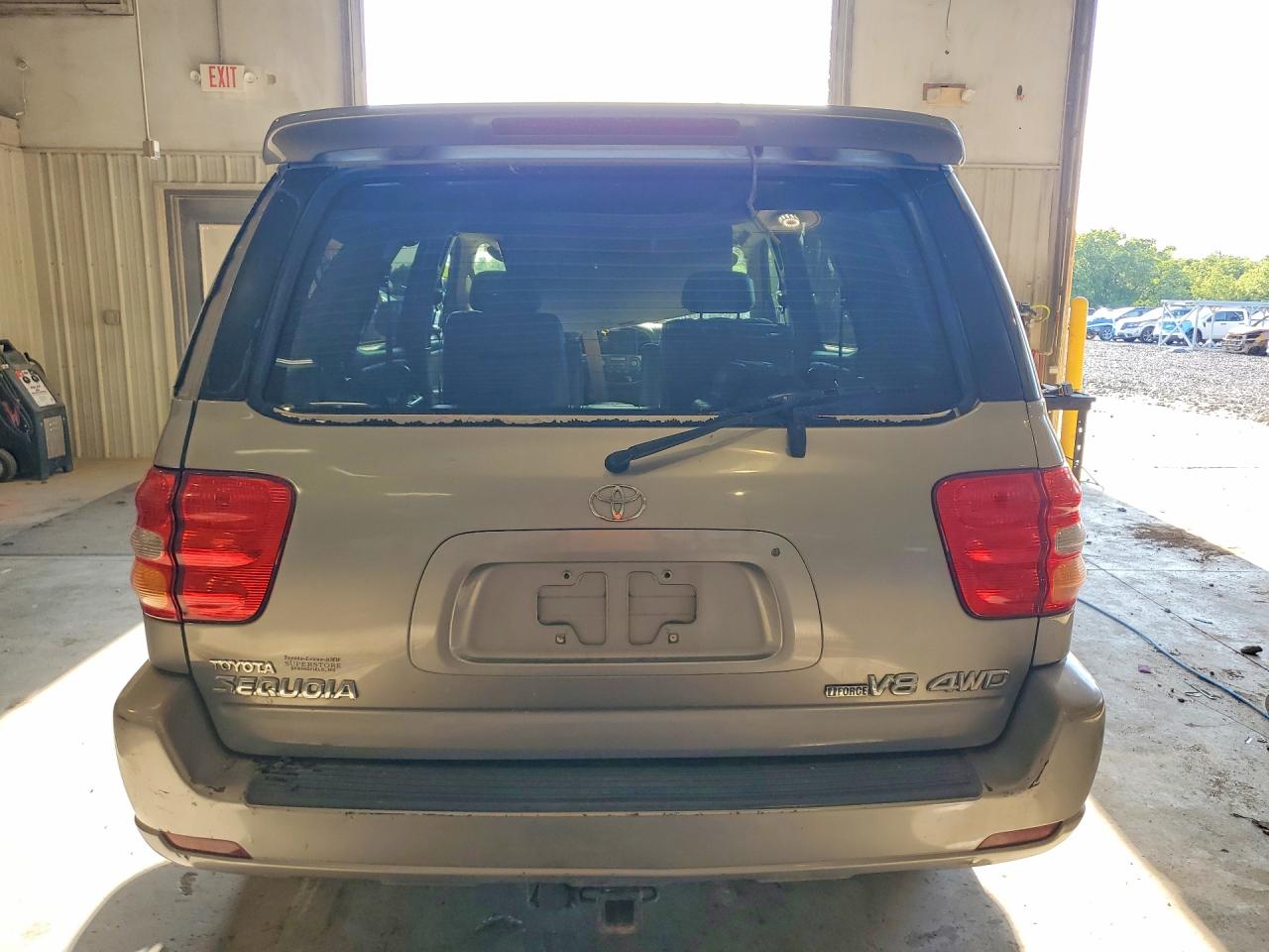 2004 Toyota Sequoia Limited Silver vin: 5TDBT48A94S207896