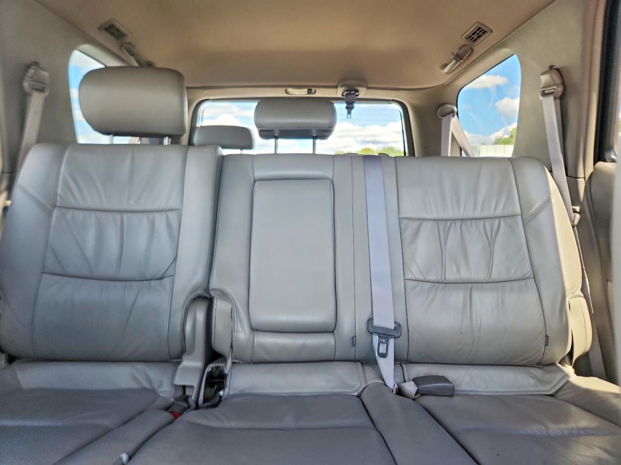 2004 Toyota Sequoia Limited Silver vin: 5TDBT48A94S220390